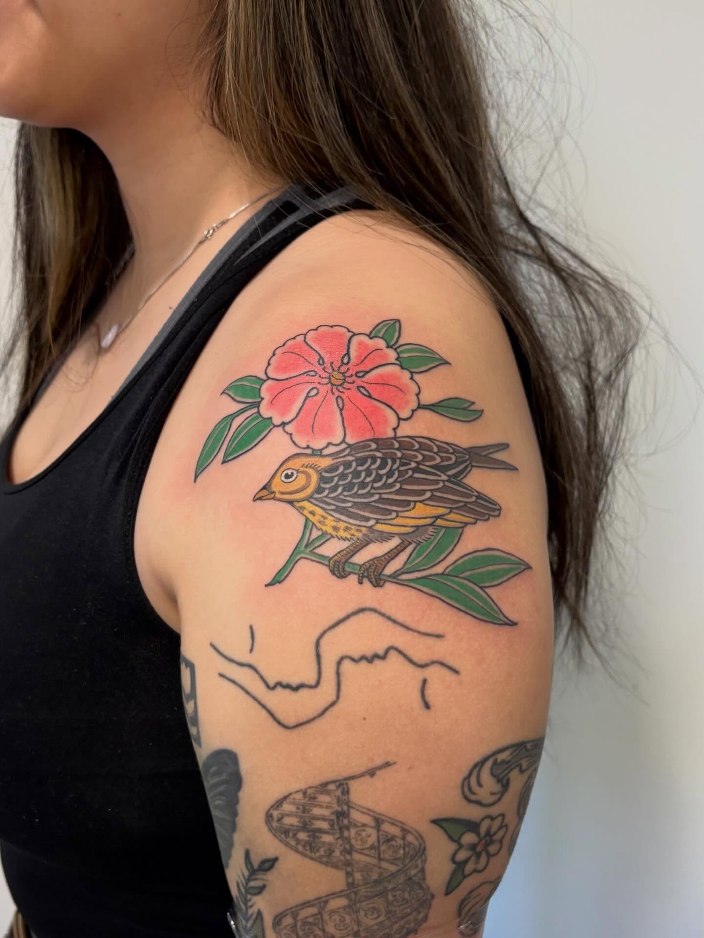 Bird and flower American traditional tattoo on the shoulder by 𝓰𝓲𝓷𝓪 𝓼𝓮𝓻𝓹𝓮𝓷𝓽𝓲𝓷𝓪