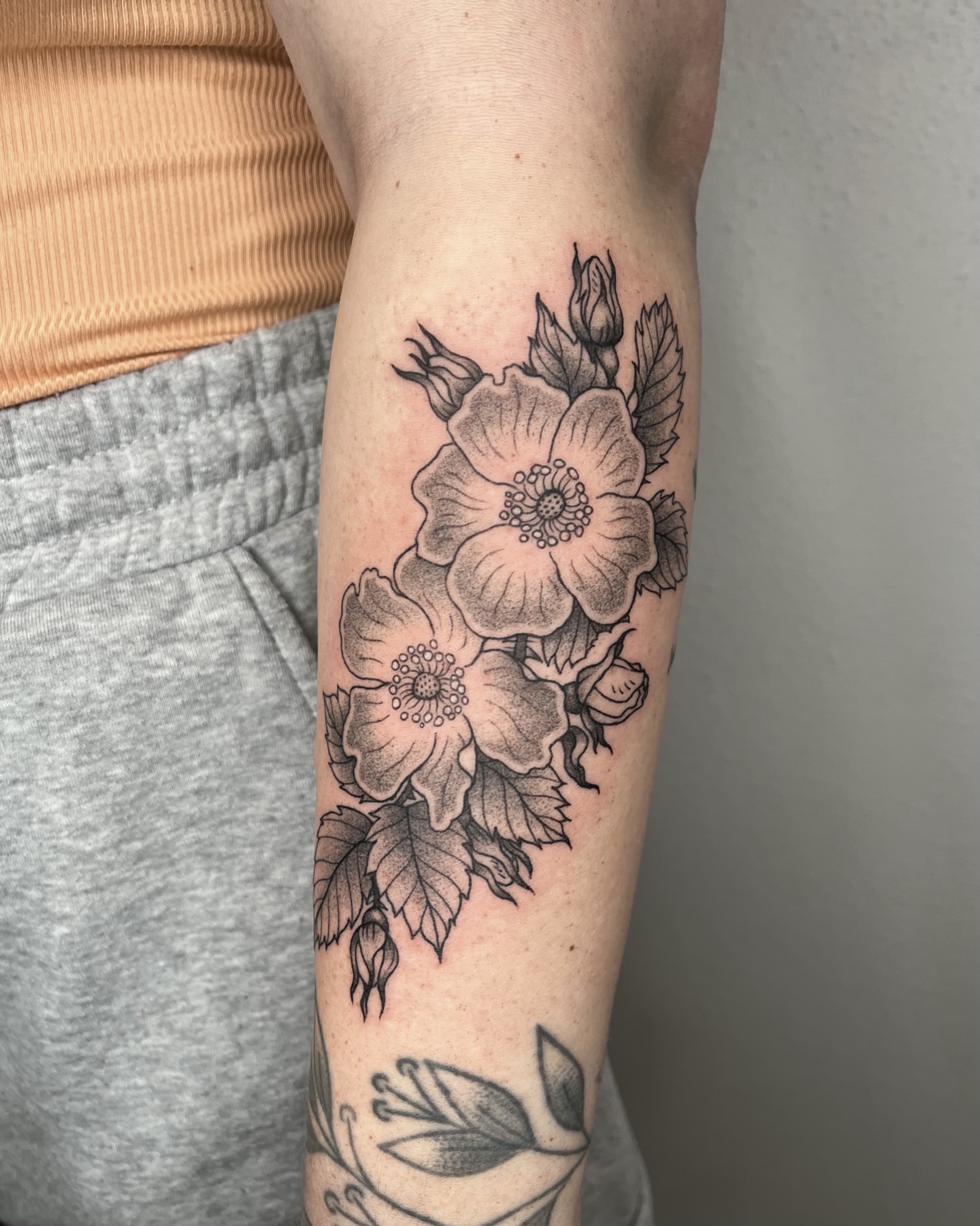Tattoo by @siltyloamtattoo — black_and_grey