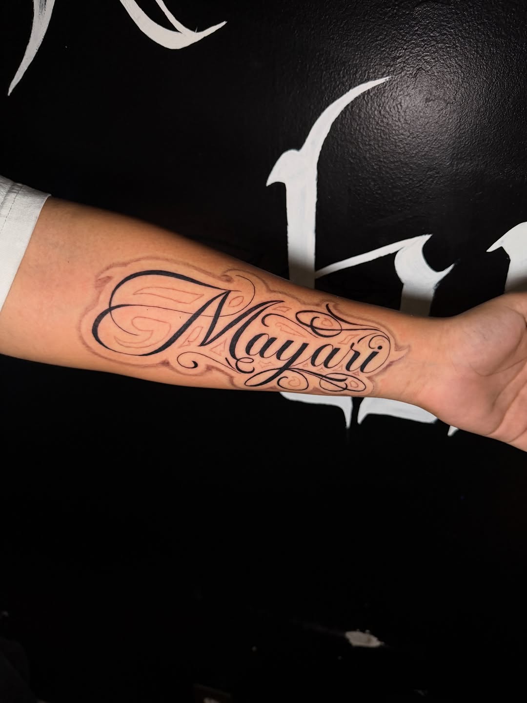 Mayari script lettering lettering tattoo on the forearm by ๐๐ข๐ฃ๐ฑ ๐๐ฆ๐ฑ๐ฌ ๐๏ธ
