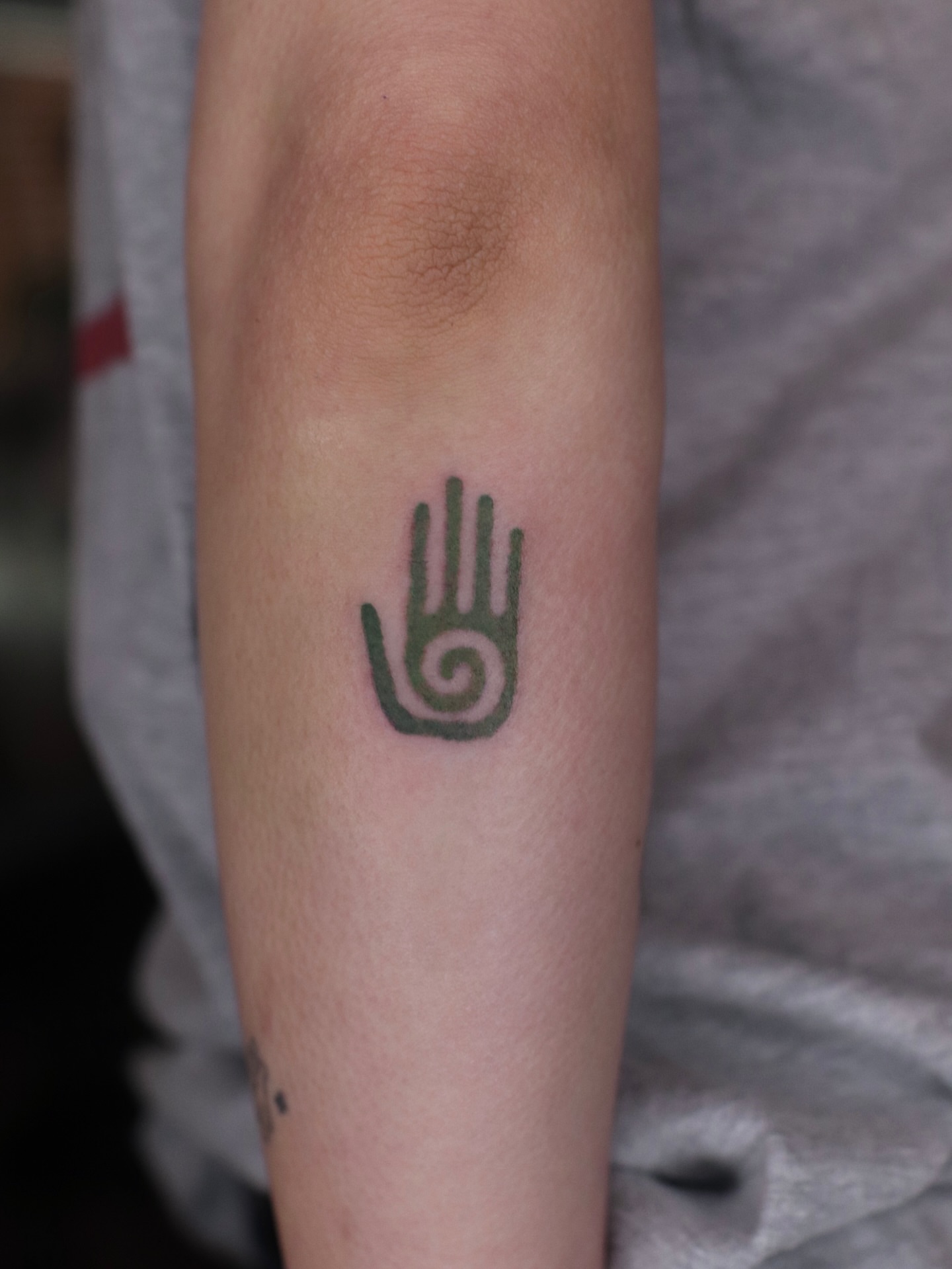 Tattoo by @pinking__tt — minimalist
