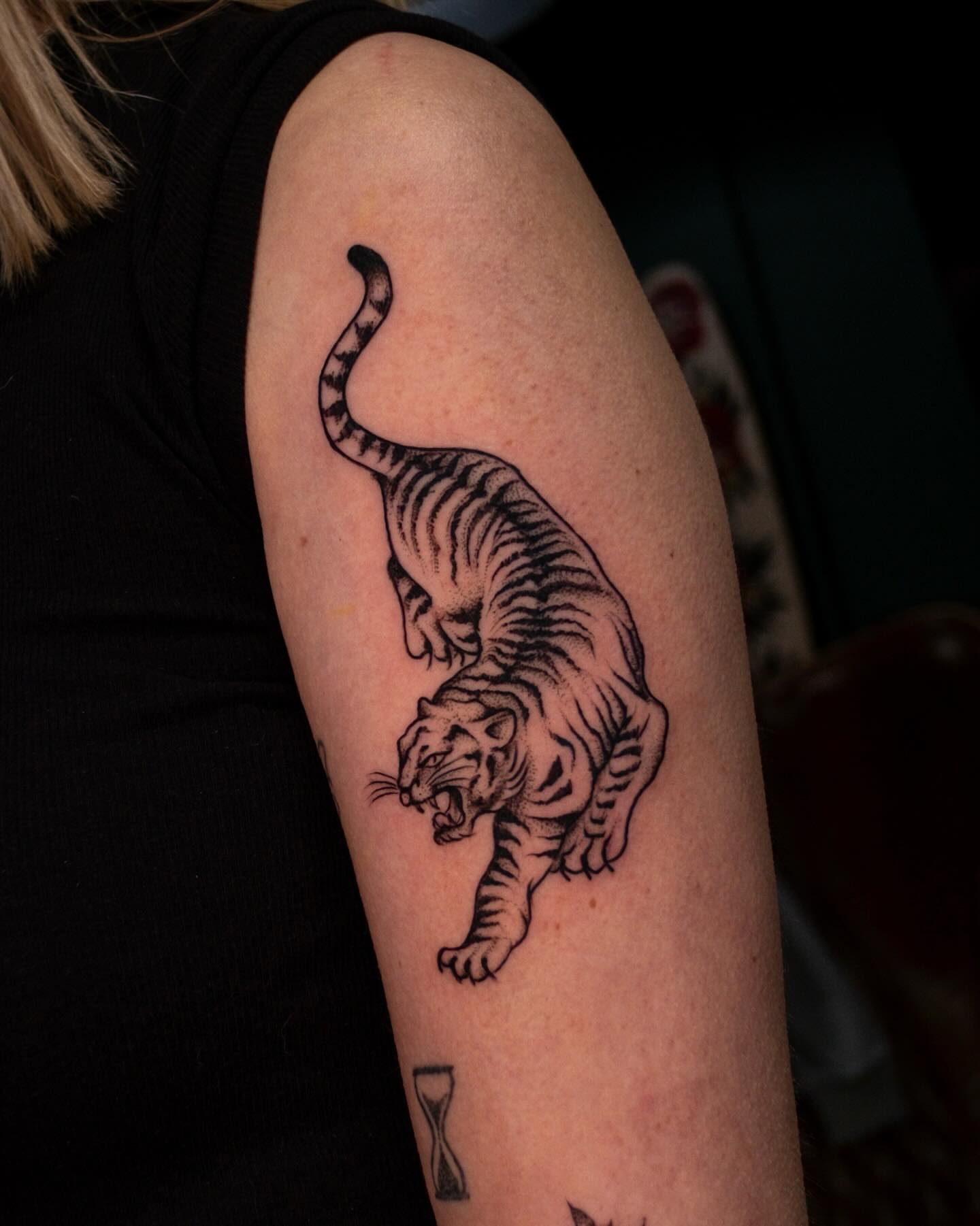 Tattoo by @julinestattoo — black_and_grey