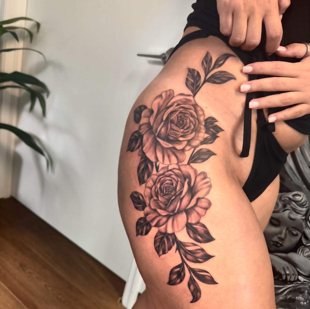 Roses realism tattoo on the thigh by Tampa tattoo artist