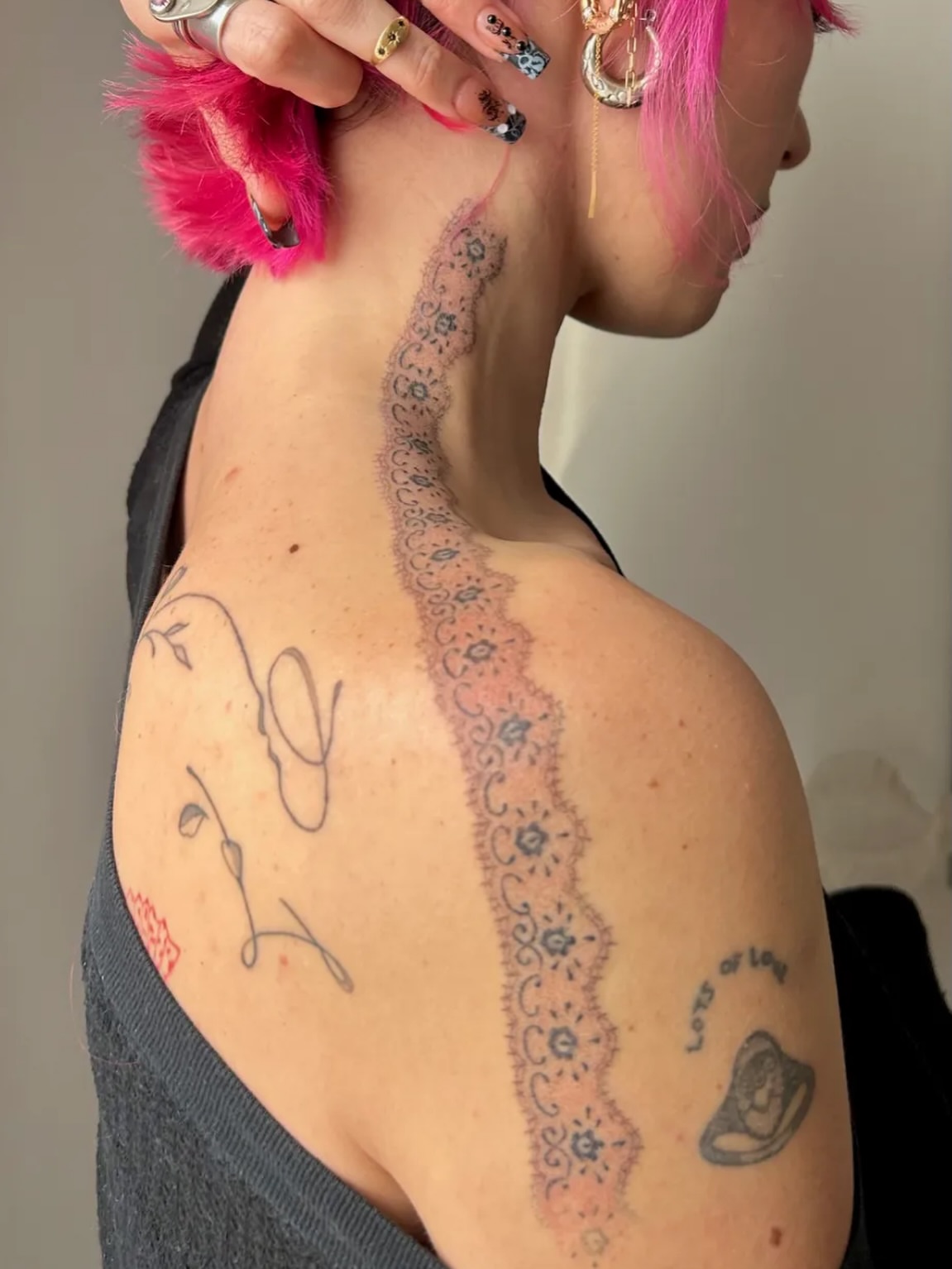 Lacy pattern black and grey tattoo on the back by mia