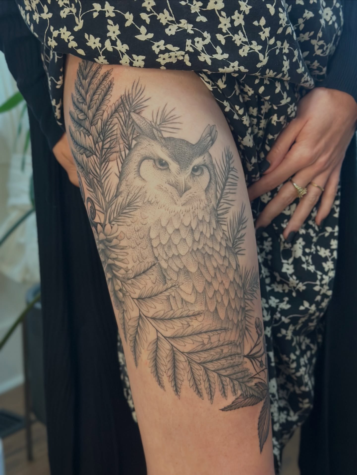 Owl realism tattoo on the thigh by ๐
๐๐๐๐๐ ๐๐๐๐๐๐