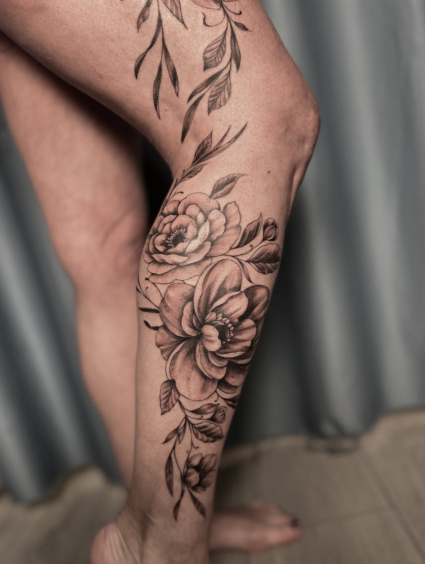 Floral bouquet black and grey tattoo on the calf by Asap tattoo