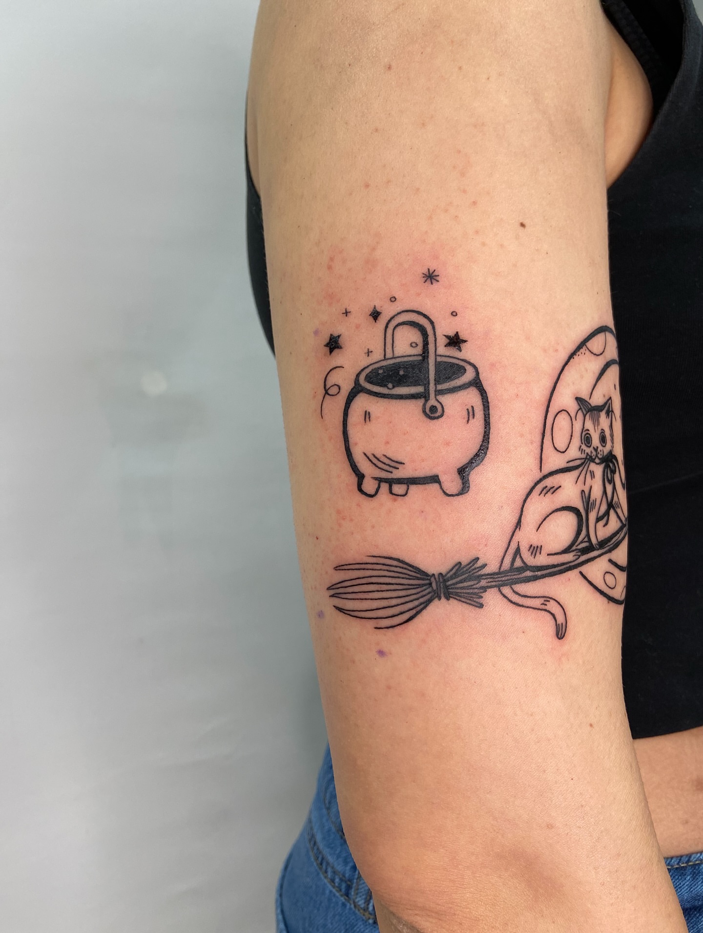 Tattoo by @cathbraungrenier — black_and_grey