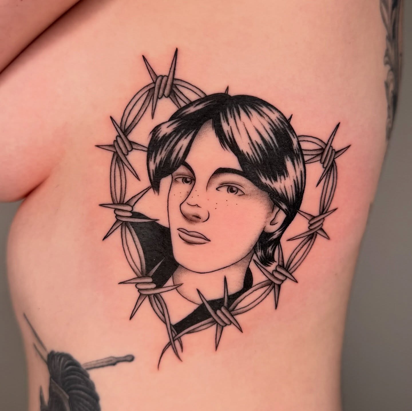 Barbed wire crown black and grey tattoo on the thigh by Maddie Hammell