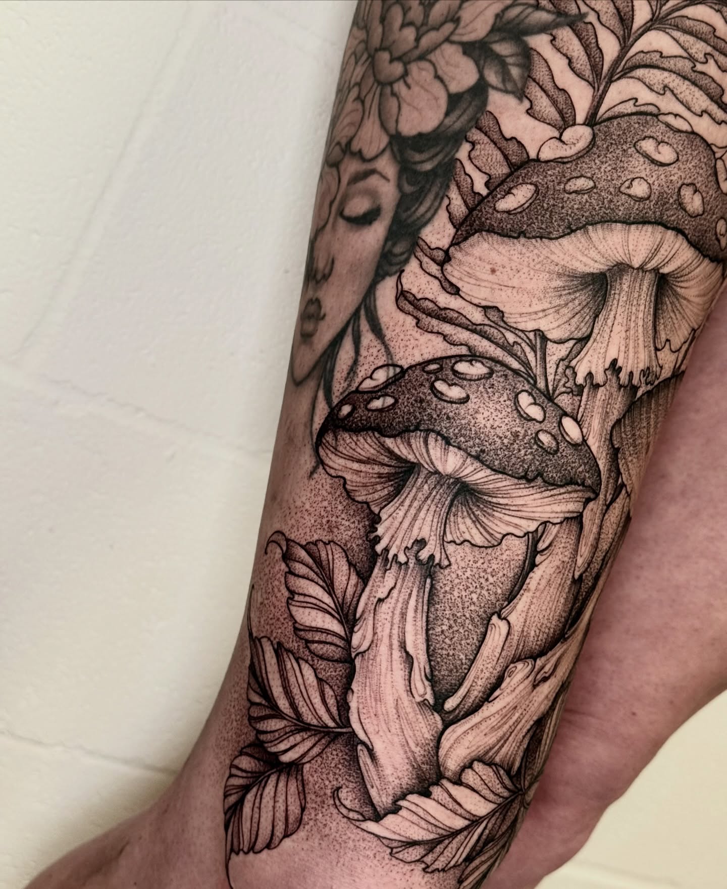 Mushrooms and leaves dotwork tattoo on the forearm by ℳ𝒾𝓇𝓉𝒽𝒶 𝒯ℴ𝓇𝓇ℯ𝓈, San Diego, California