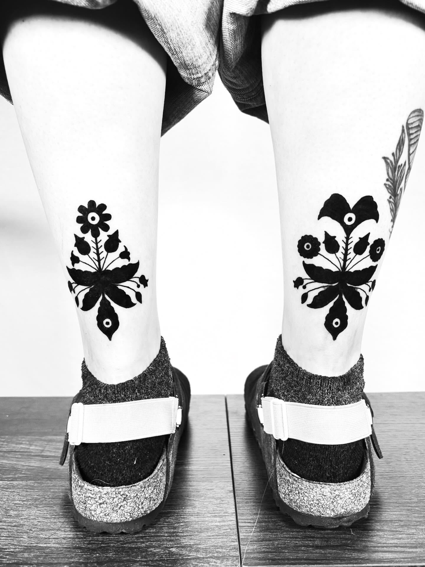 Floral design black and grey tattoo on the leg by Davie Tattoos