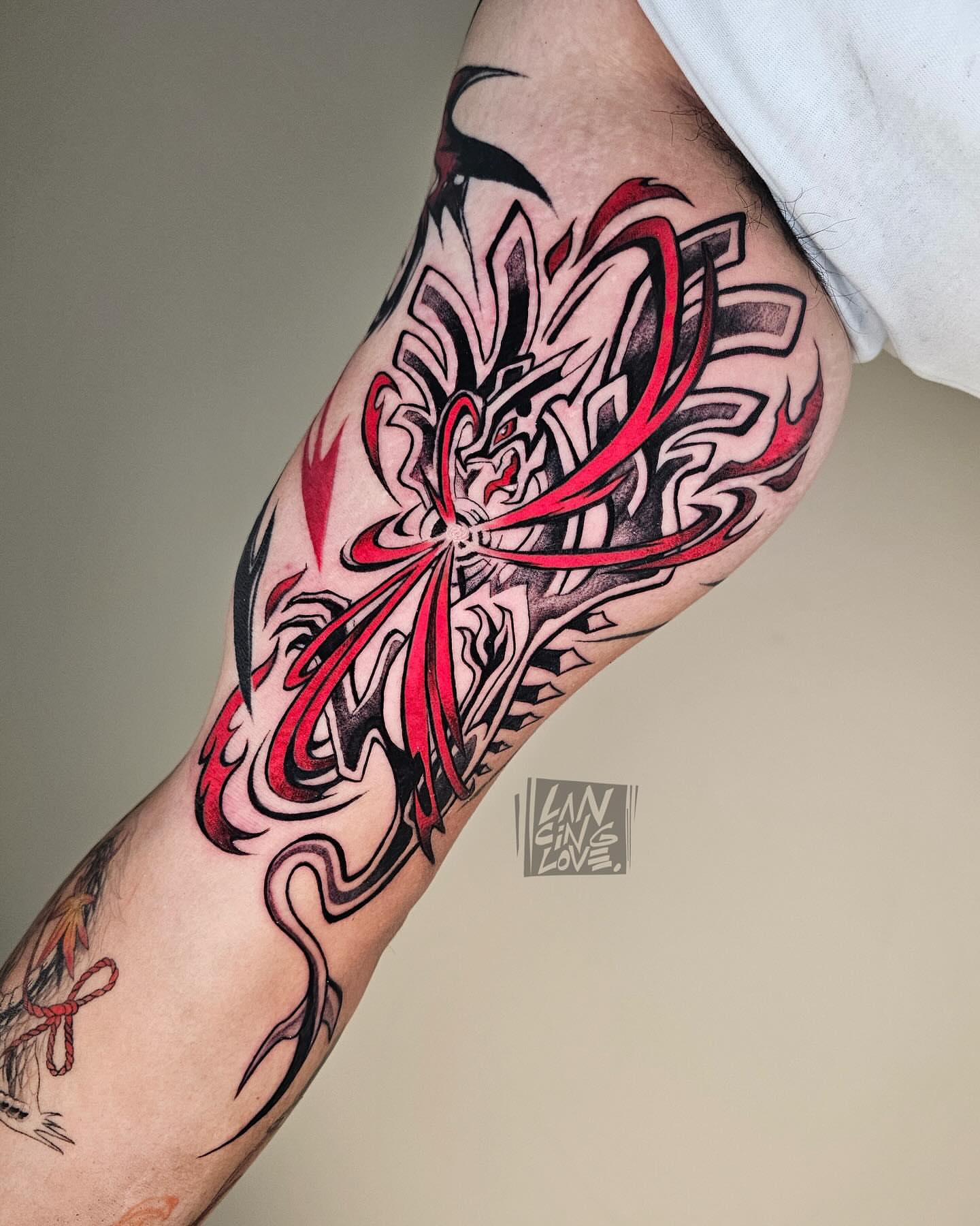 Abstract floral design geometric tattoo on the forearm by Lancinglove