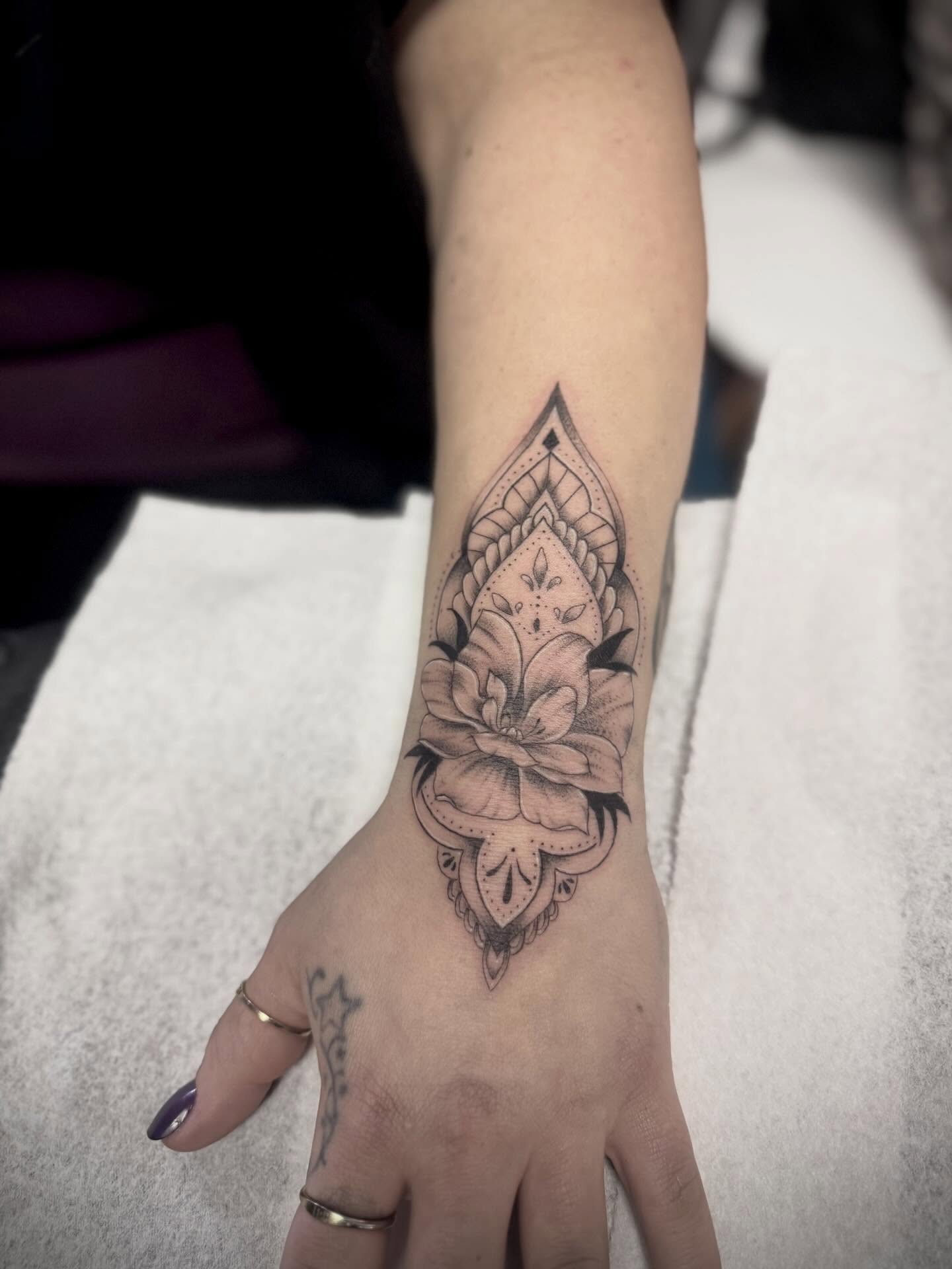 Tattoo by @linework_lacey — black_and_grey