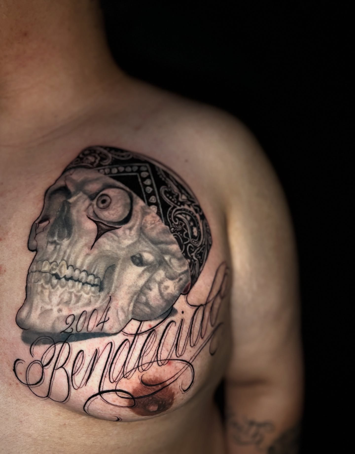 Skull and script realism tattoo on the chest by @_frankyvee