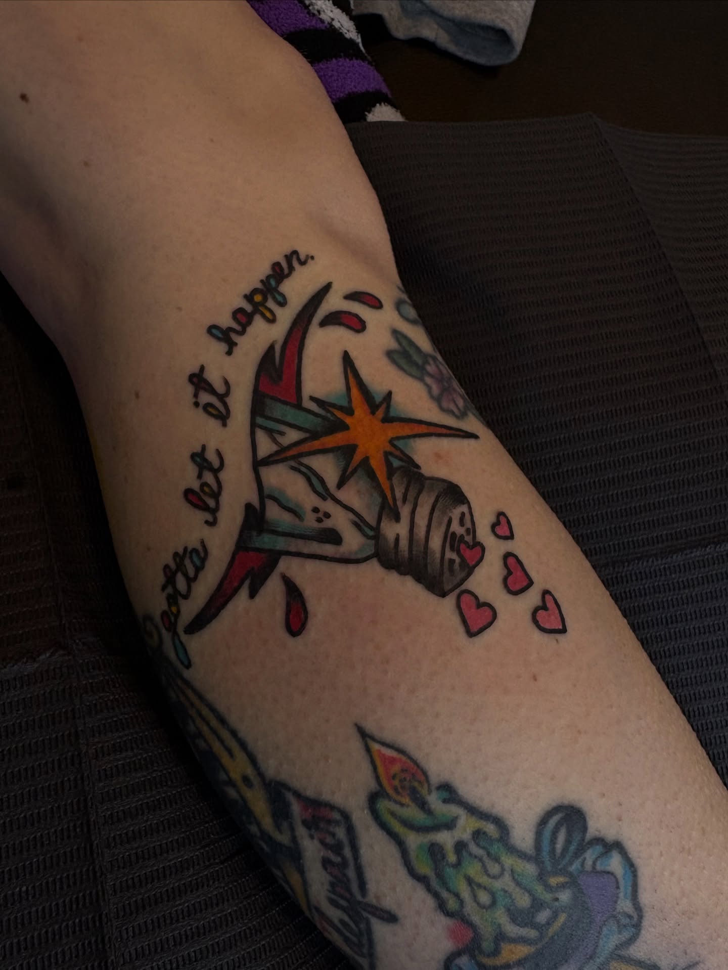Rocket with hearts new school tattoo on the forearm by 𓂃˚‧ 𓆸𝔏𝔦𝔫𝔷 ℭ𝔥𝔞𝔡𝔴𝔦𝔠𝔨 ੈ𑁍