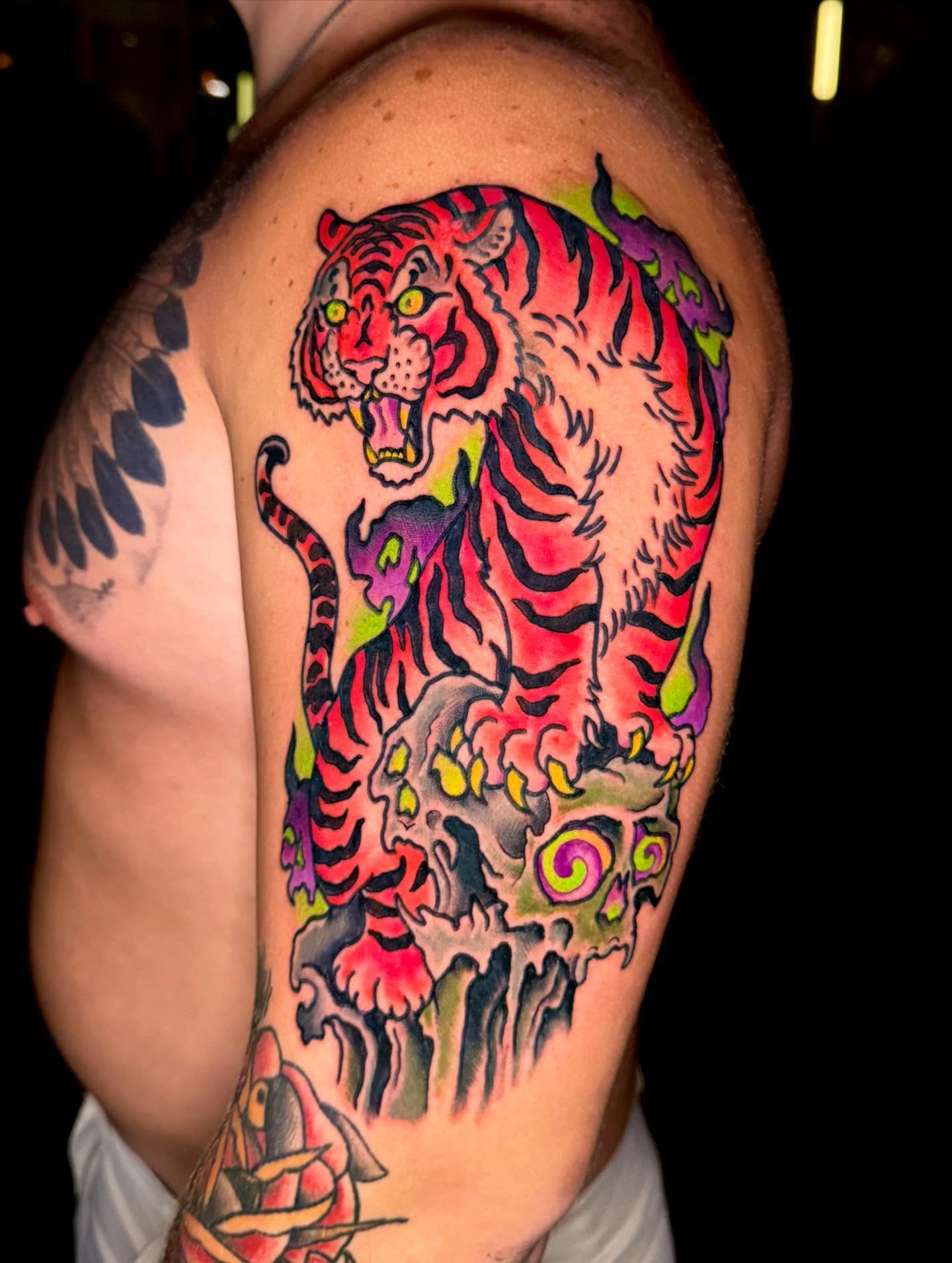 Tiger American traditional tattoo on the shoulder by Franky Sharpz
