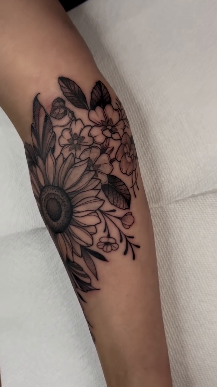 Sunflower and flowers fine line tattoo by 𝙻𝚒𝚊 𝙹𝚎𝚙𝚙𝚎𝚜𝚎𝚗