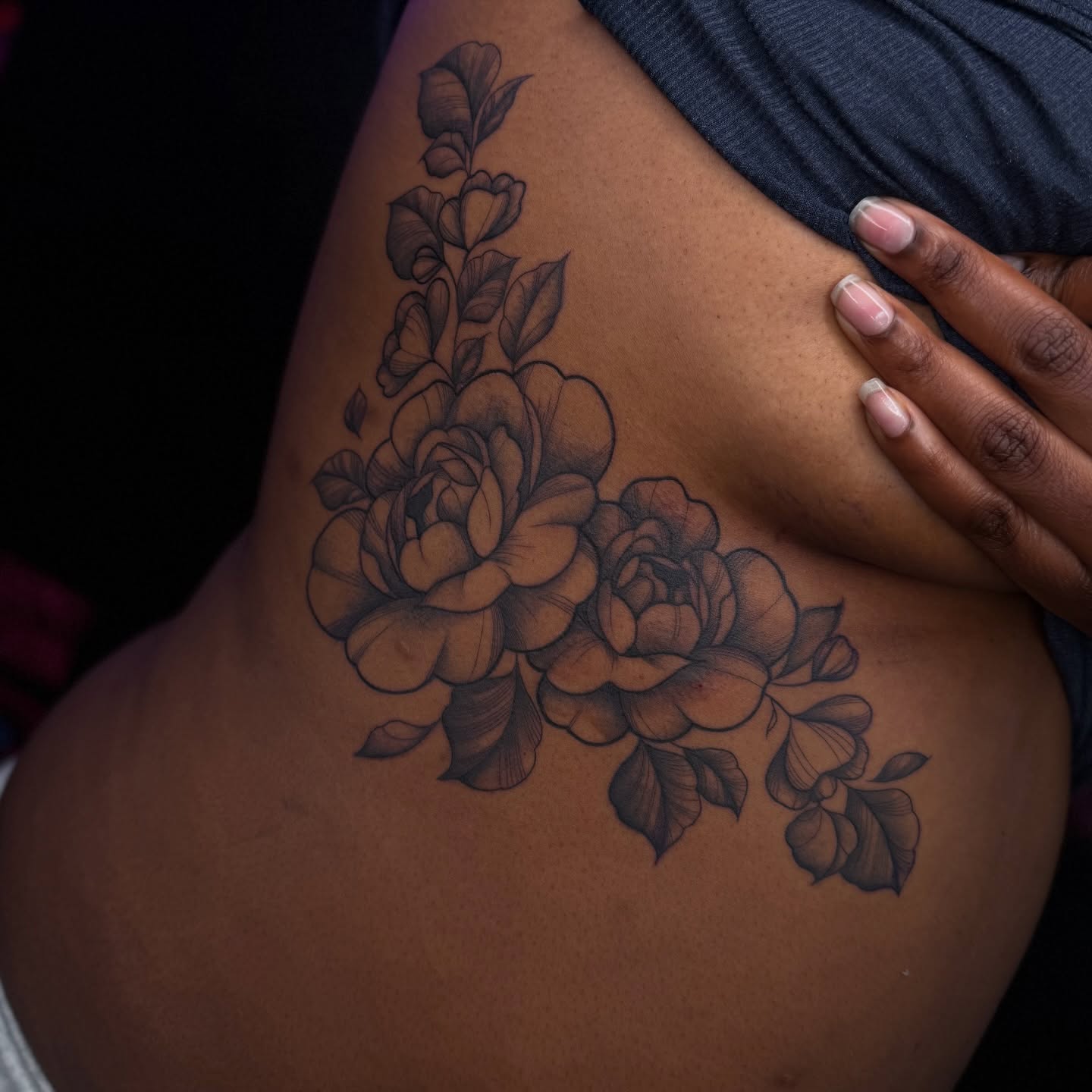 Floral bouquet black and grey tattoo on the thigh by Charlotte Nc📍tattoo Artist