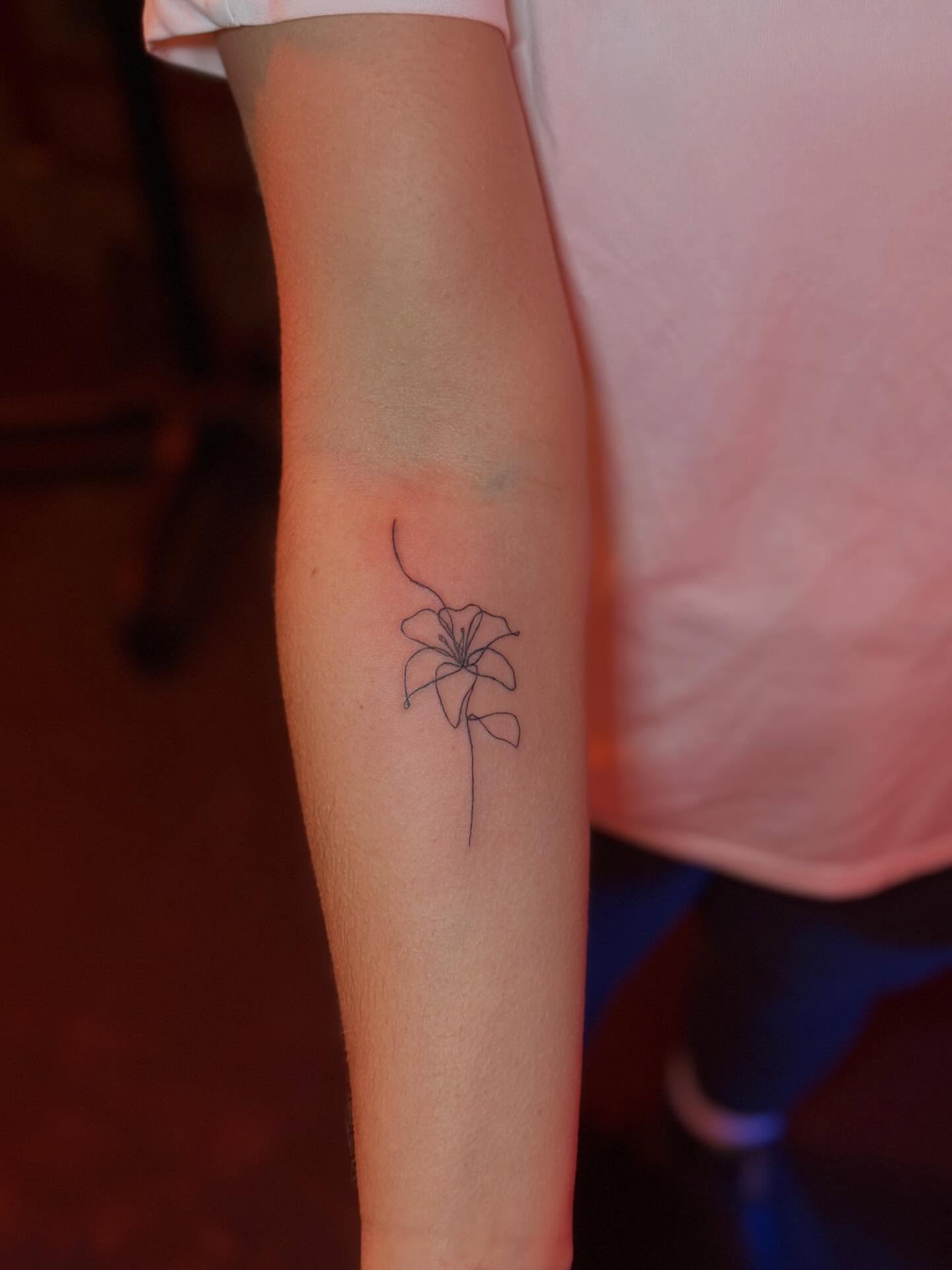Tattoo by @lunettatt — fine_line