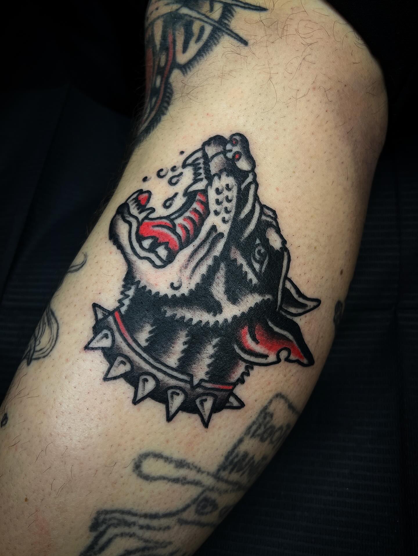 Wolf American traditional tattoo on the forearm by Leo 🌞 Pdx Tattoo