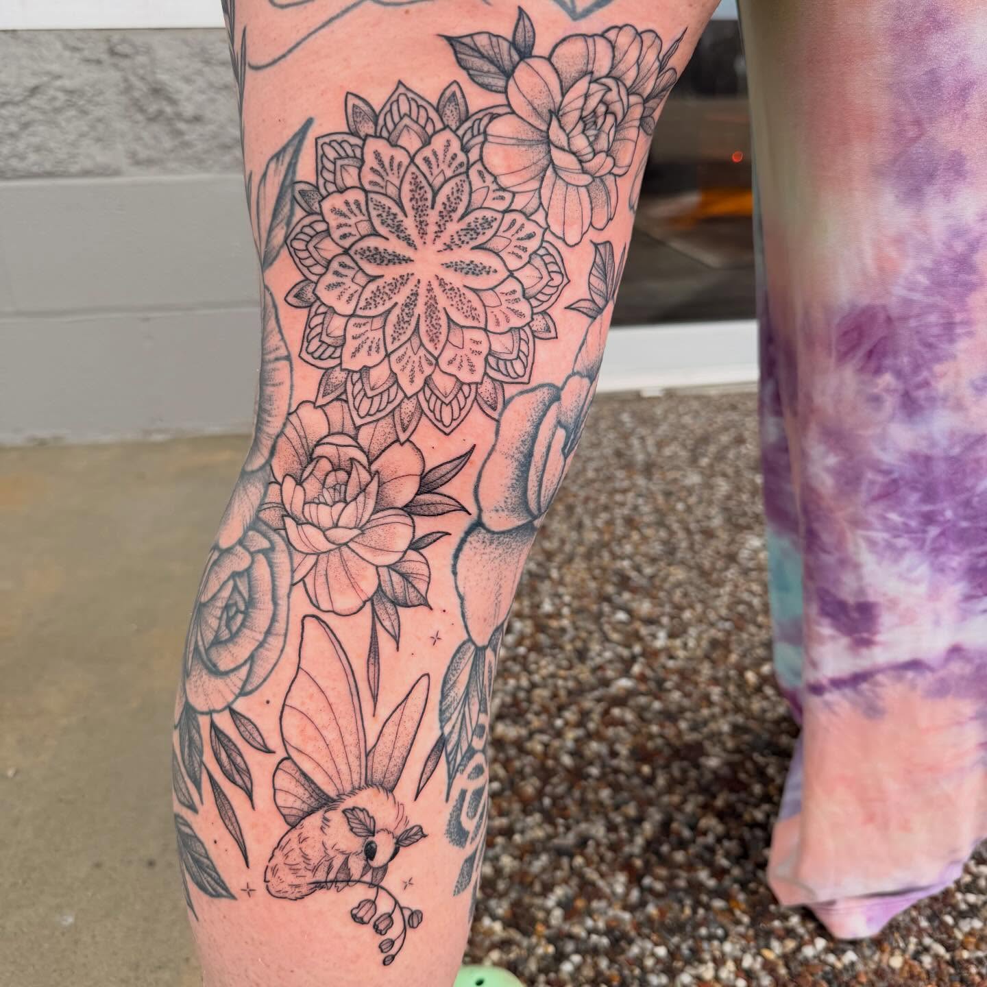 Floral bouquet with bee dotwork tattoo on the leg by Erica Rose π€