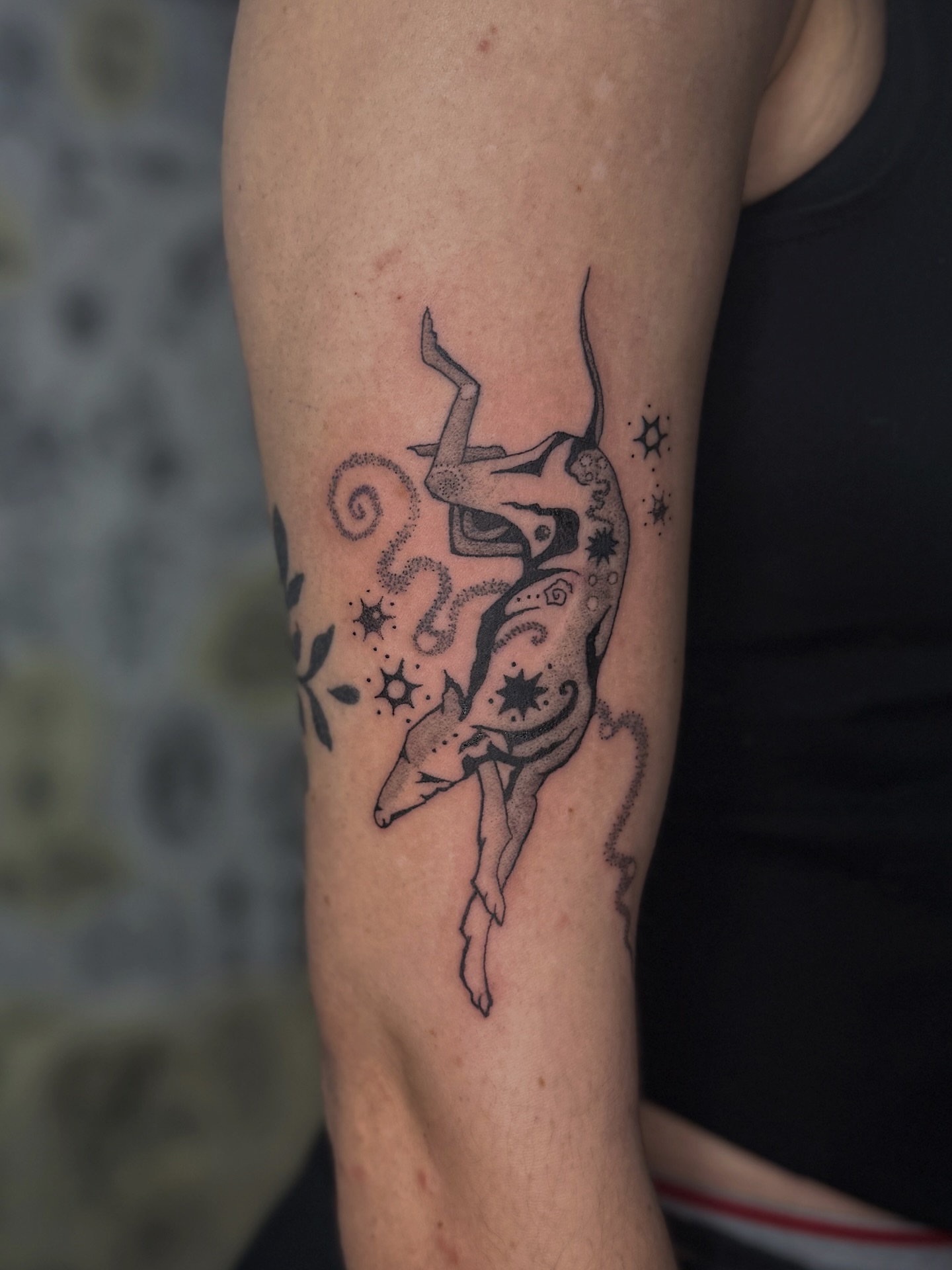 Tattoo by @patutattoo_by_e — dotwork, geometric