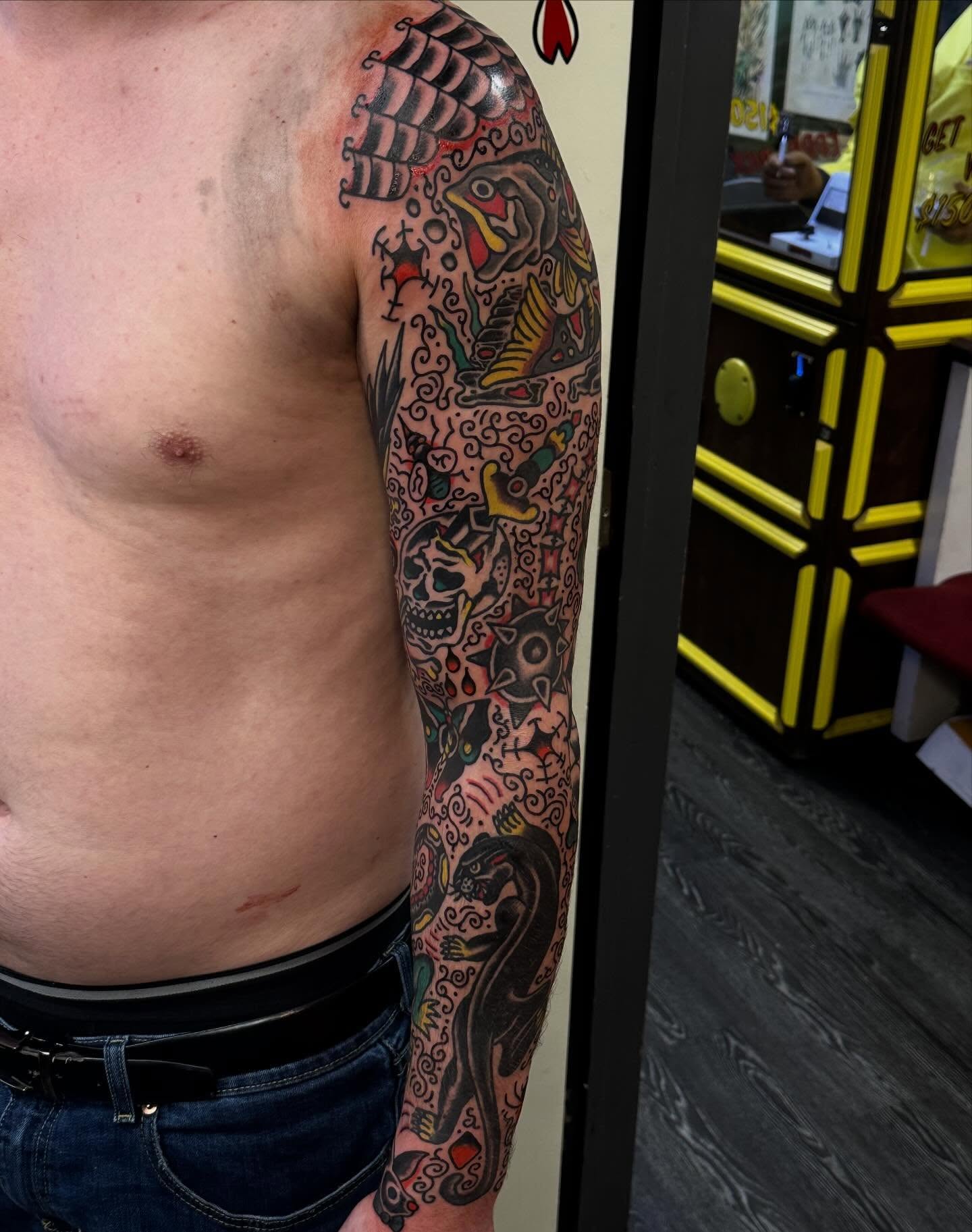 Tattoo by @robavelli — american_traditional, dotwork