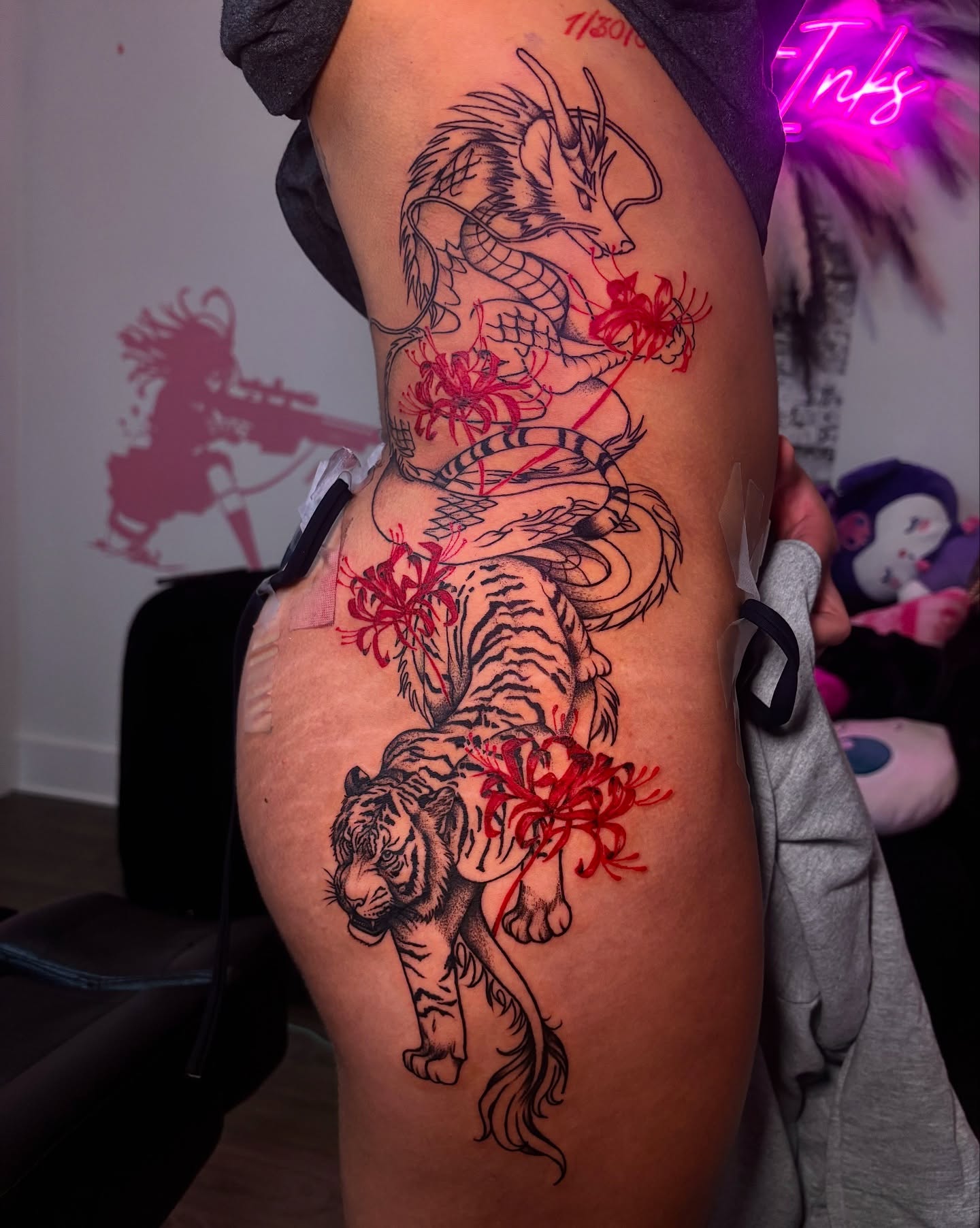Dragon and tiger japanese irezumi tattoo on the thigh by πππππππ ππππππ π¨πππππ