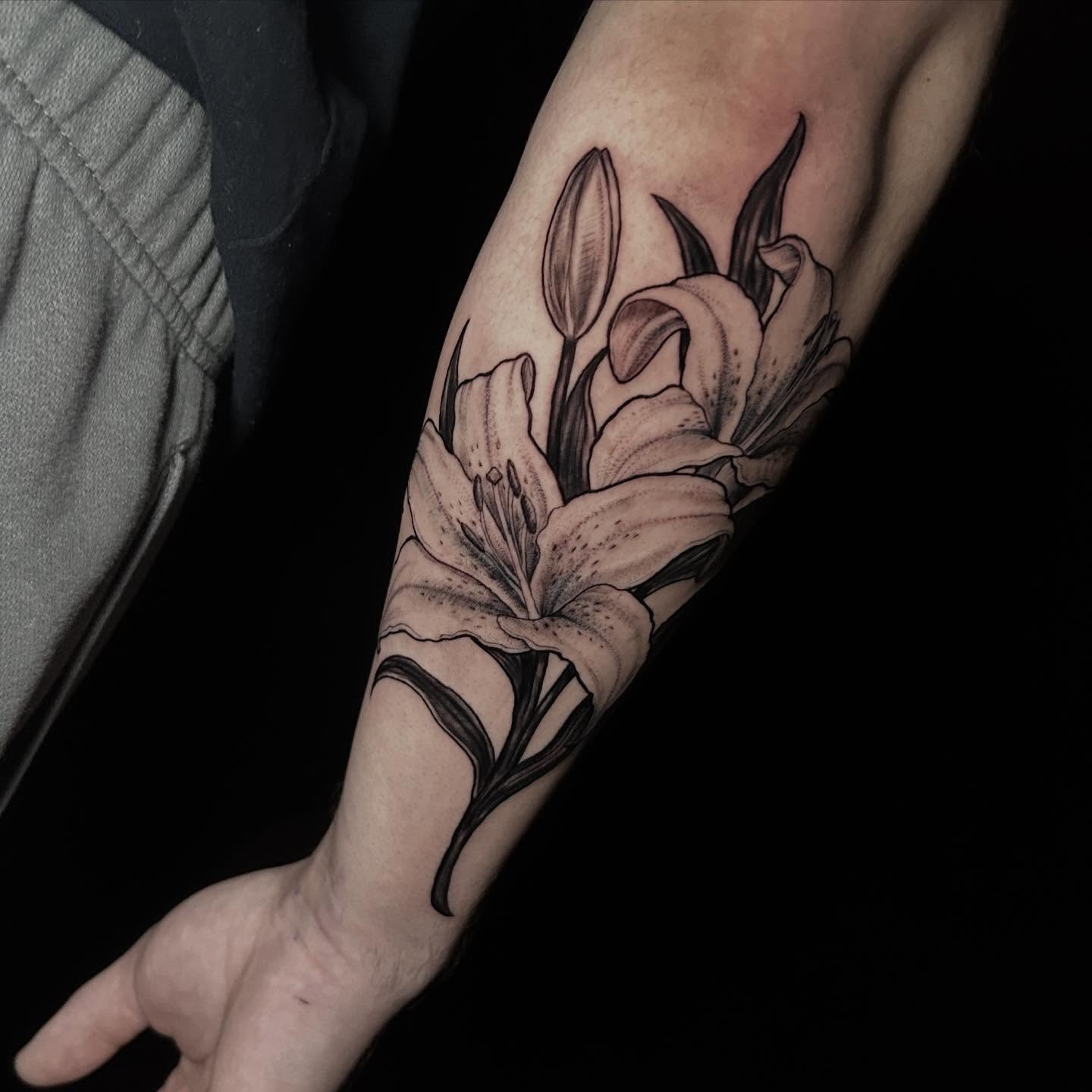 Tattoo by @ashleemshar — black_and_grey