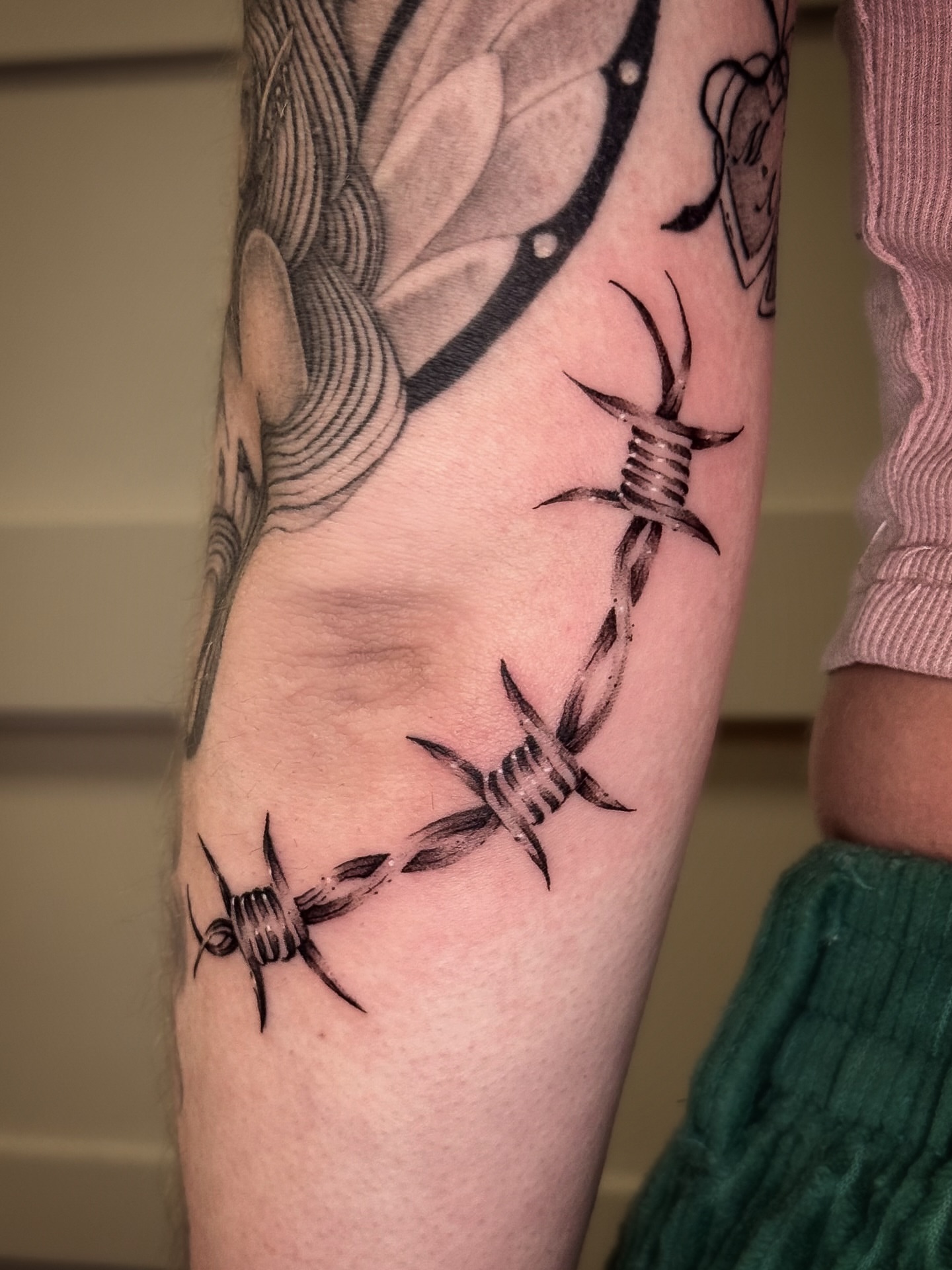 Barbed wire black and grey tattoo on the forearm by 𝕮𝖞𝖇𝖊𝖗𝕾𝖎𝖌𝖎𝖑𝖎𝖘𝖒