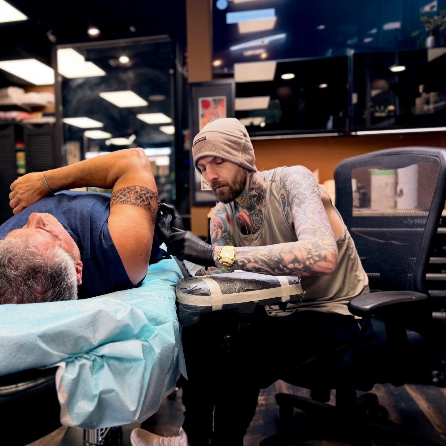 Tattoo artist American traditional tattoo on the upper arm by ✨𝕄𝕚𝕜𝕖 𝕆’𝔽𝕒𝕣𝕣𝕖𝕝𝕝✨, Denver, Colorado