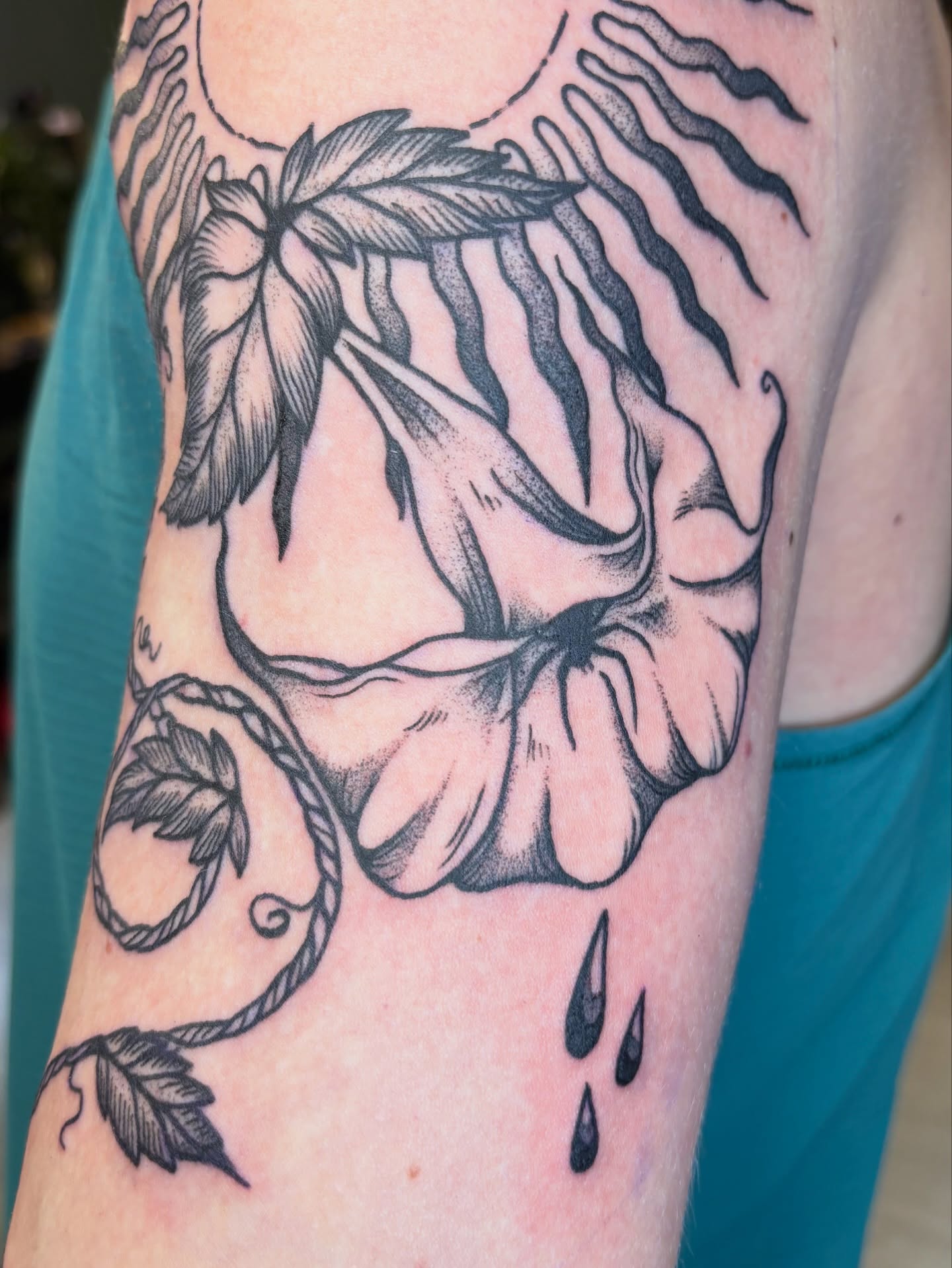 Tattoo by @daisy_chaiin — black_and_grey