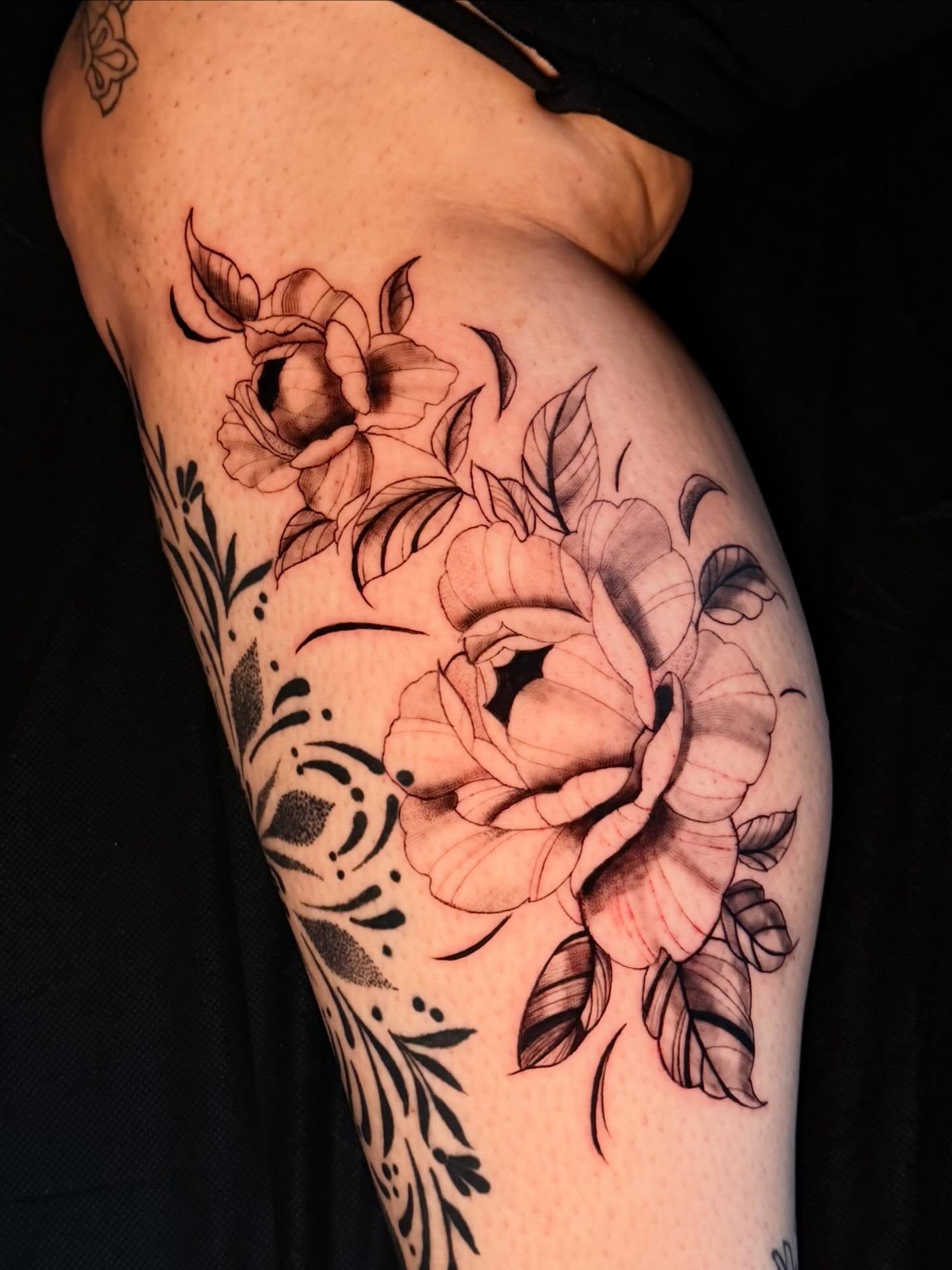 Peony flowers black and grey tattoo on the thigh by ᴍᴀɢɢɪᴇ ✧, Las Vegas, Nevada