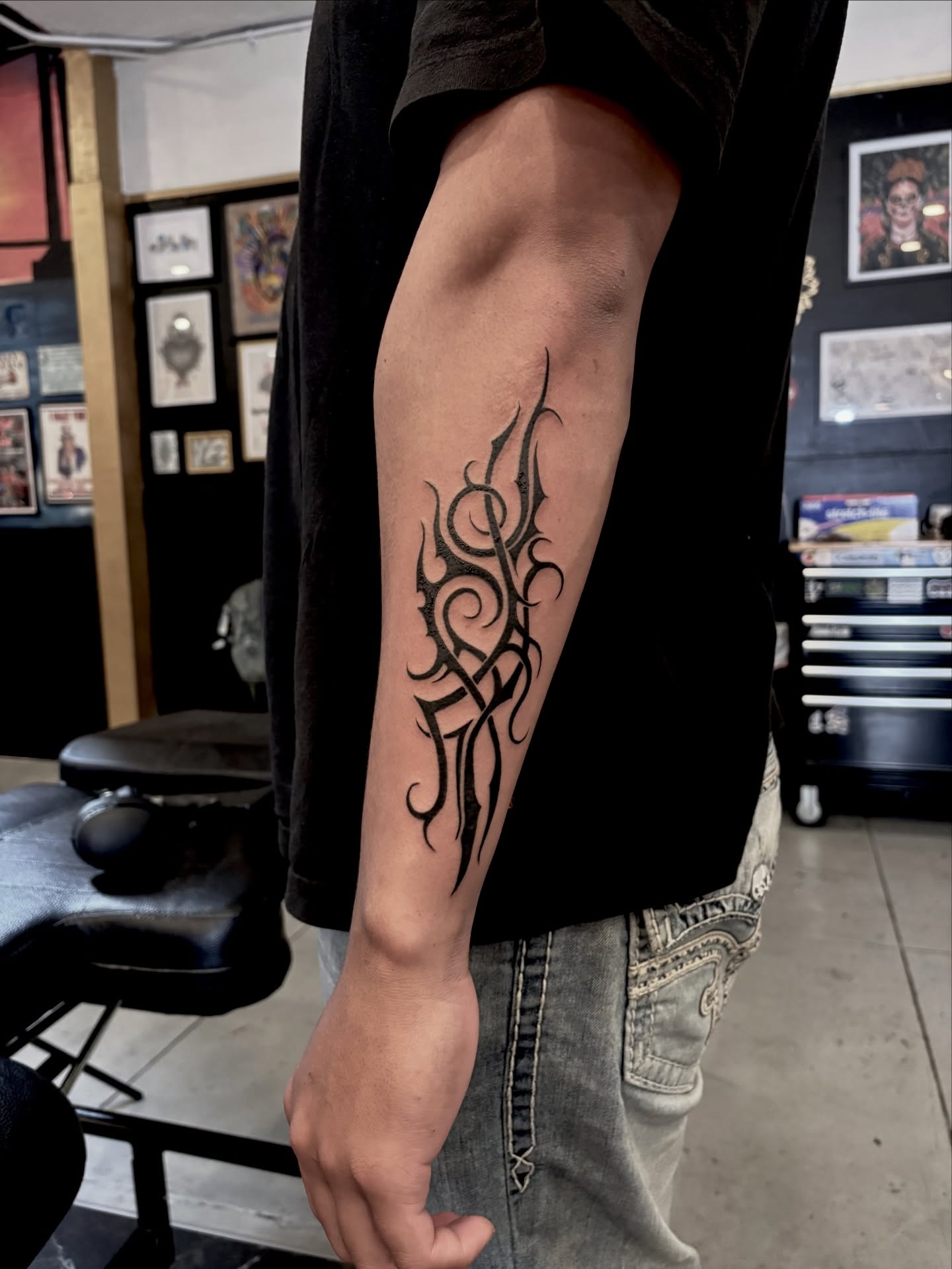 Tribal design tribal tattoo on the forearm by Barbara Gonzalez
