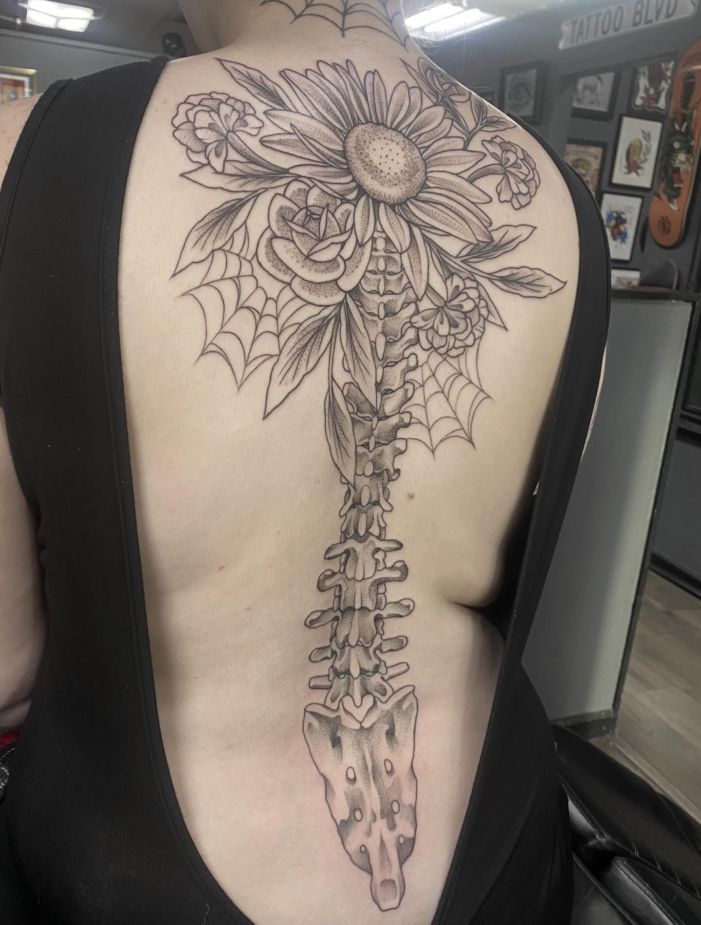 Spine and flowers realism tattoo on the back by K A R L y K I T S O N