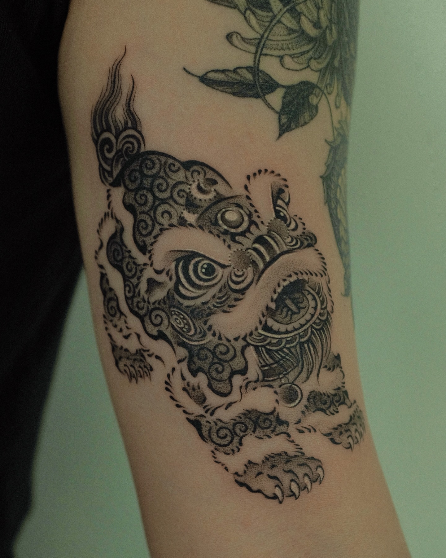 Tattoo by @xiaolun_tatt — black_and_grey