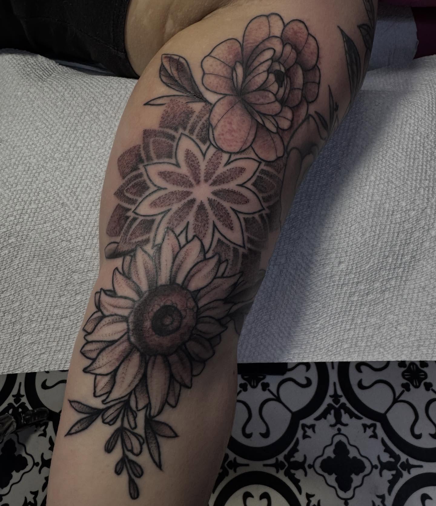 Tattoo by @hannahsmyletattoos — black_and_grey