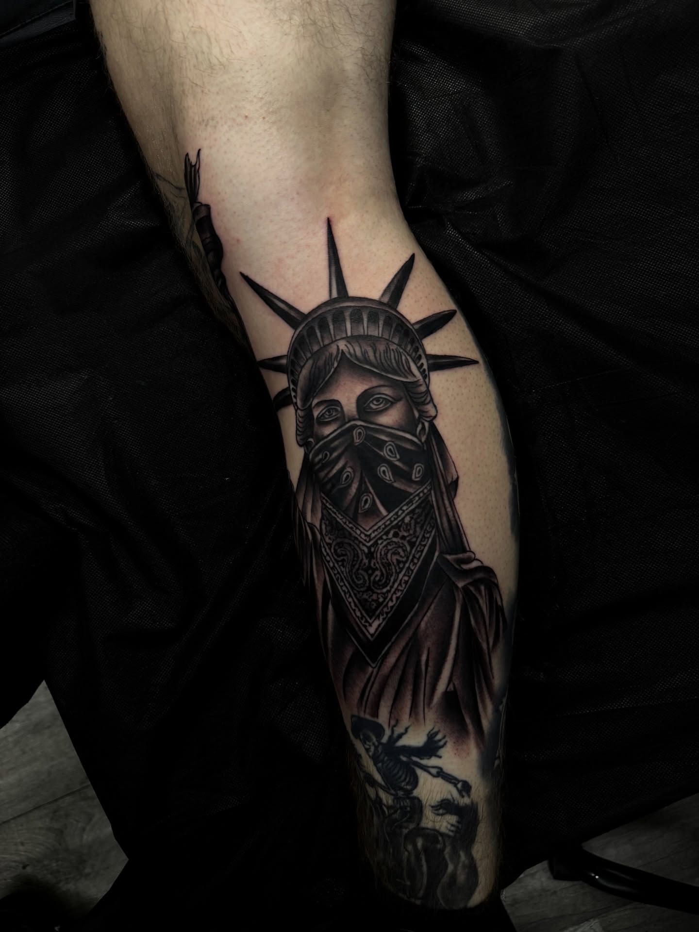 Statue of liberty realism tattoo on the forearm by Zeus
