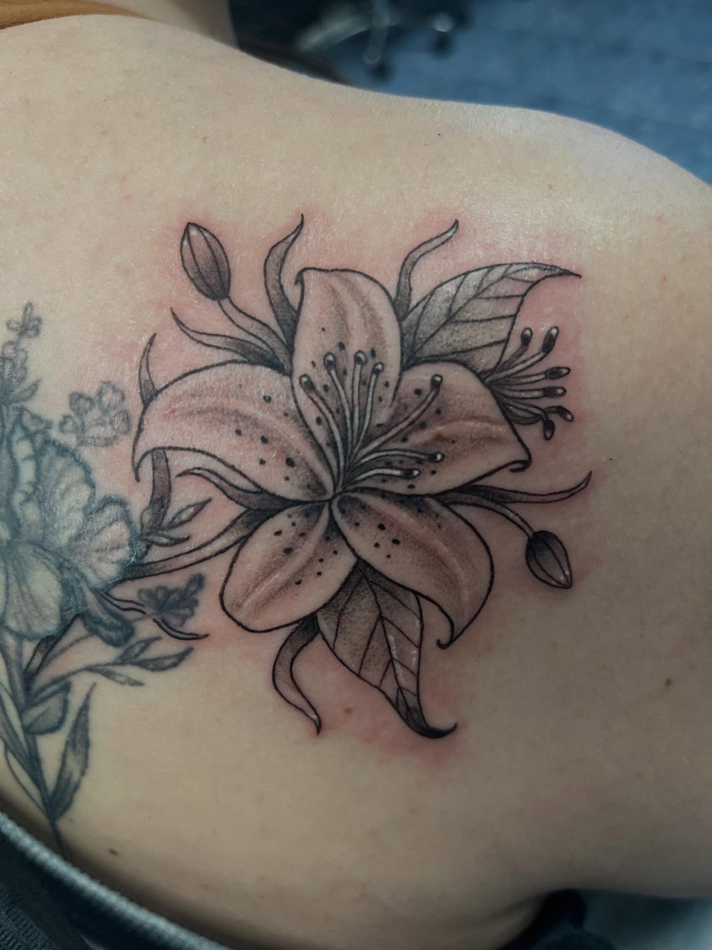 Lily black and grey tattoo on the shoulder by @artinjections667