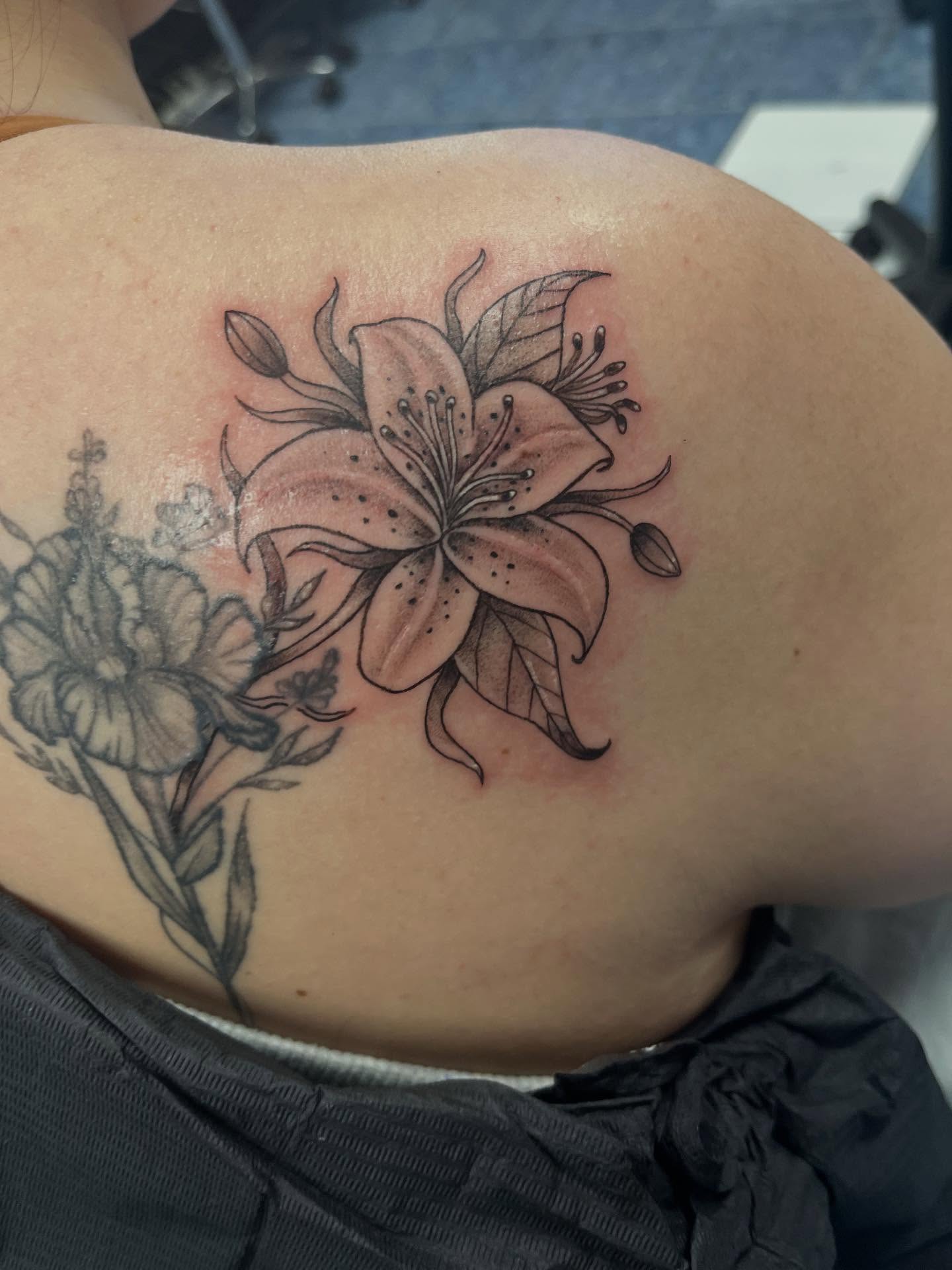 Lily black and grey tattoo on the shoulder by @artinjections667