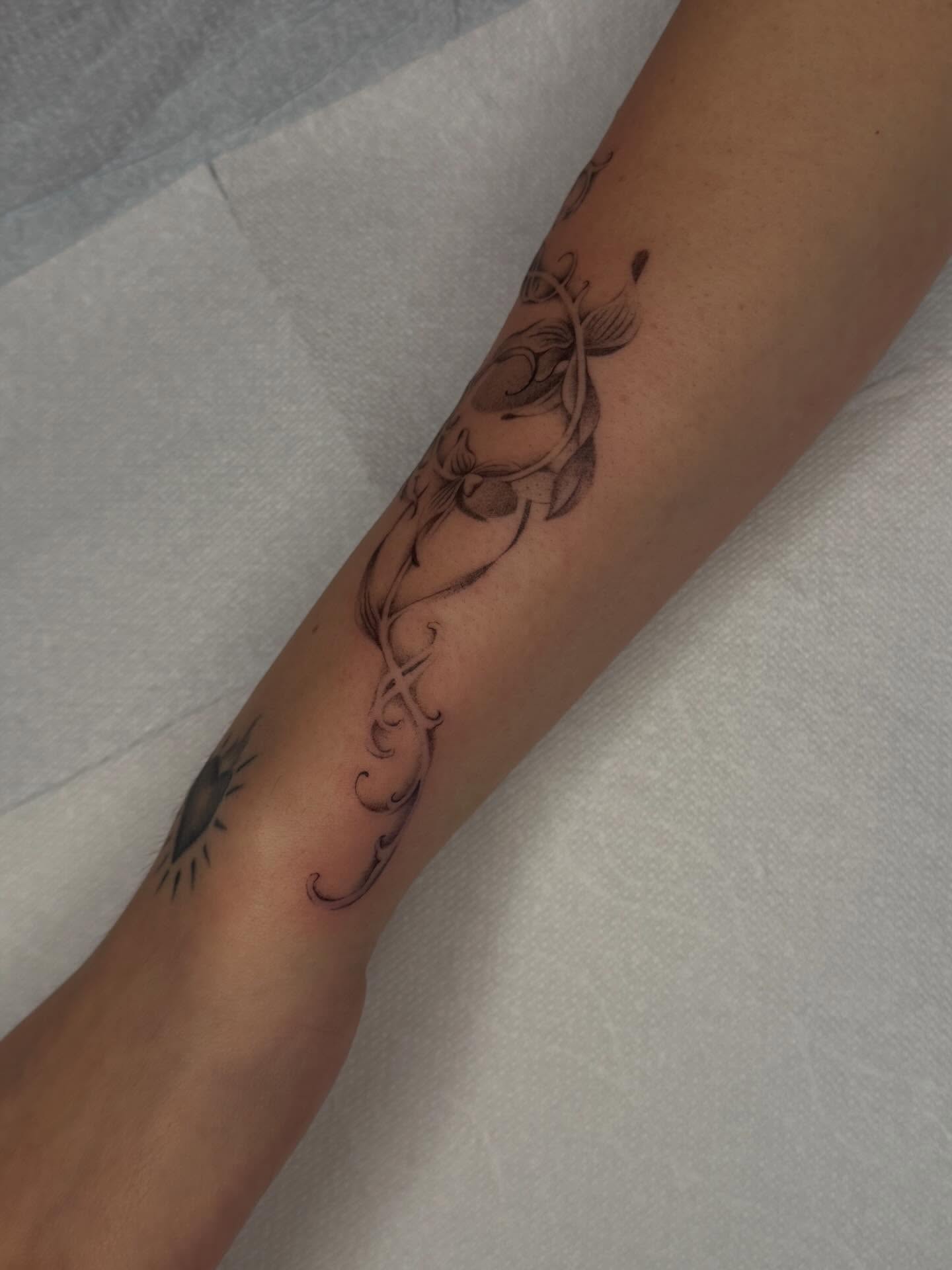 Abstract swirls black and grey tattoo on the forearm by Nayoung, San Francisco, California