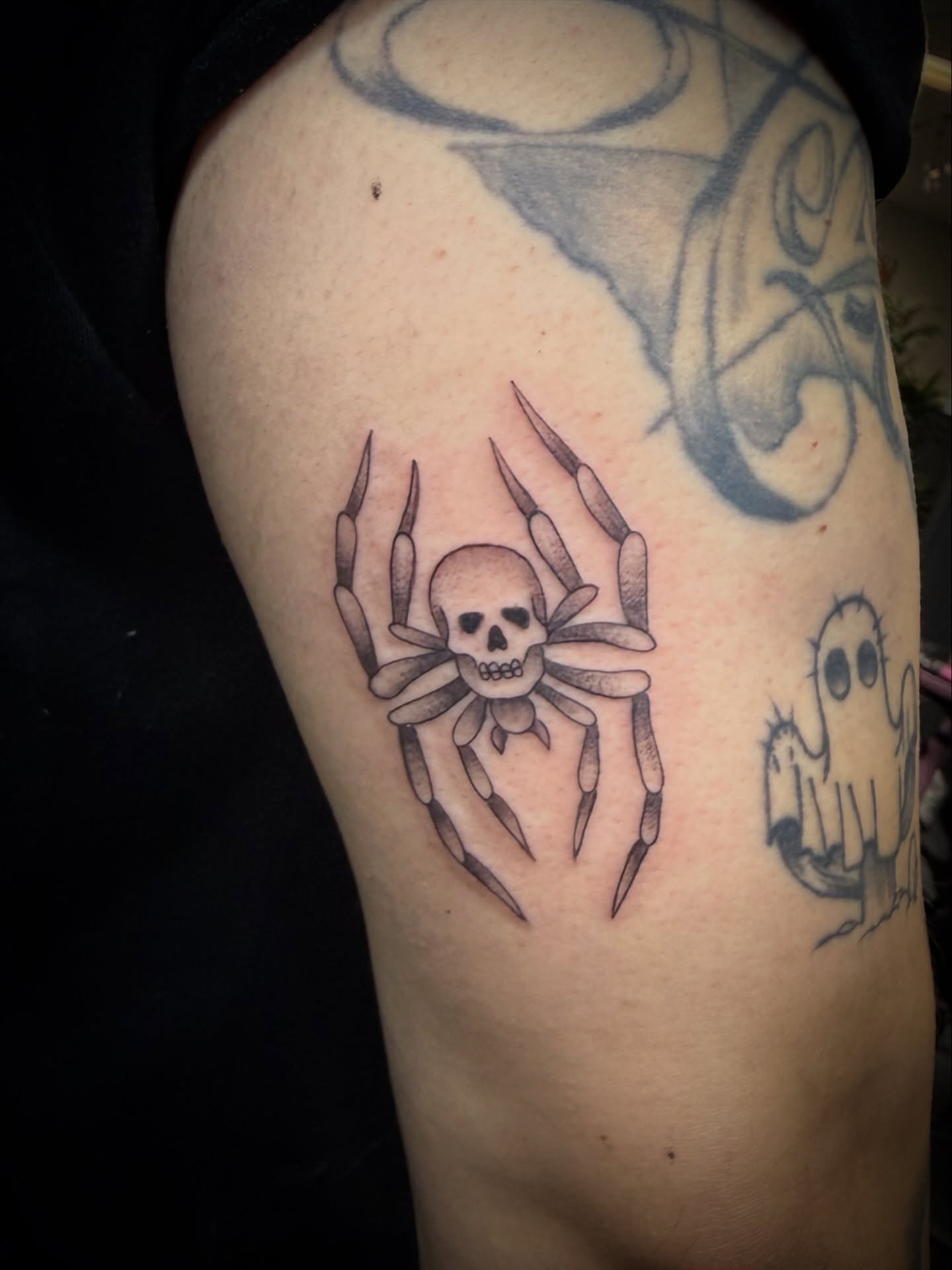 Tattoo by @llanotattooart — black_and_grey