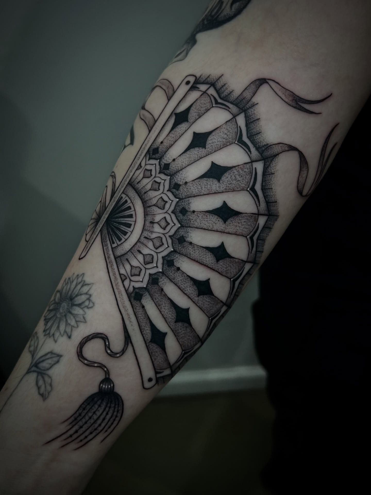 Tattoo by @rachktattoo — black_and_grey, geometric
