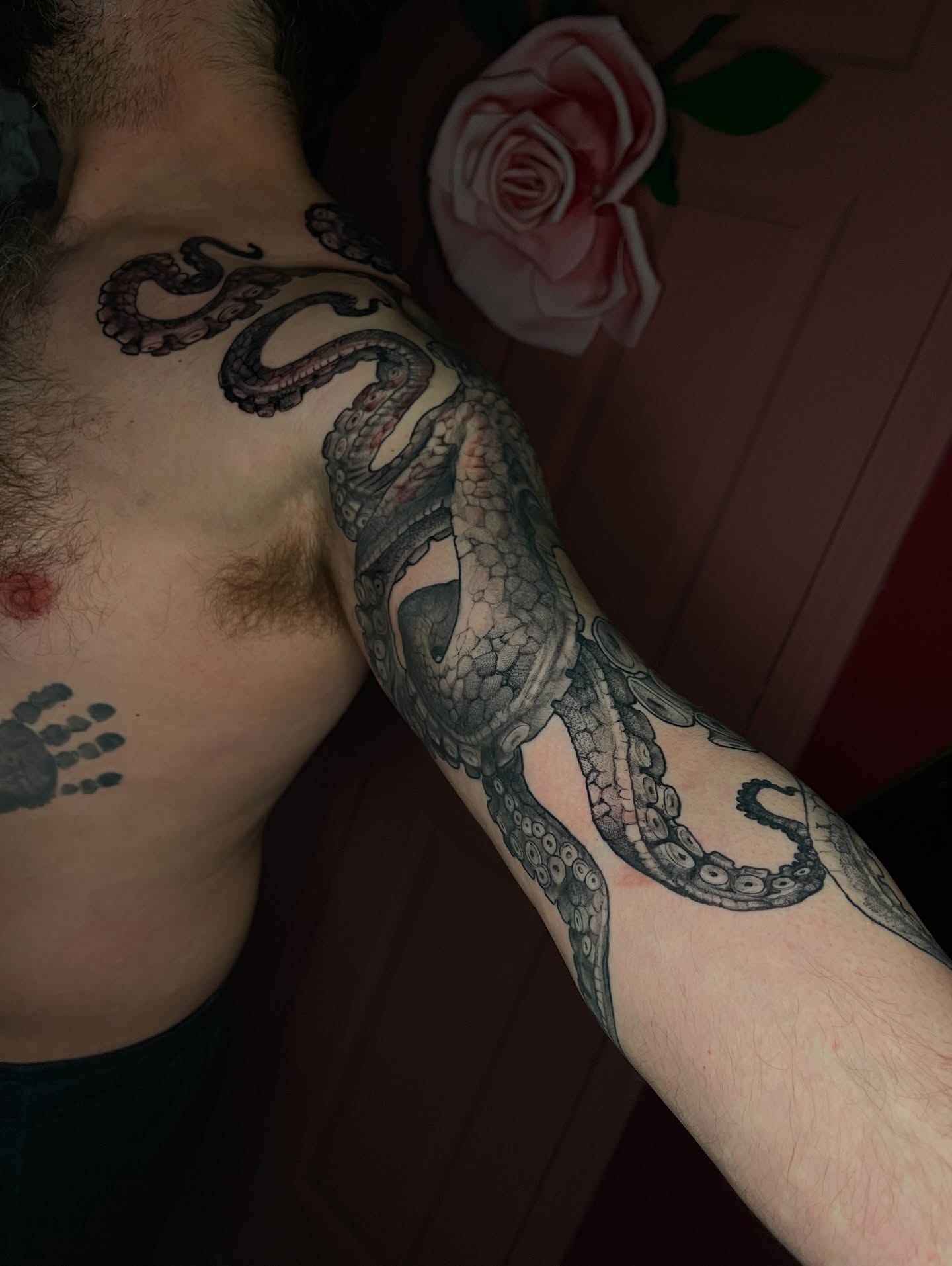 Octopus black and grey tattoo on the upper arm by carly g โ๏ธ ๐๐๐ค ๐ฝ๐๐๐ ๐๐ฆ