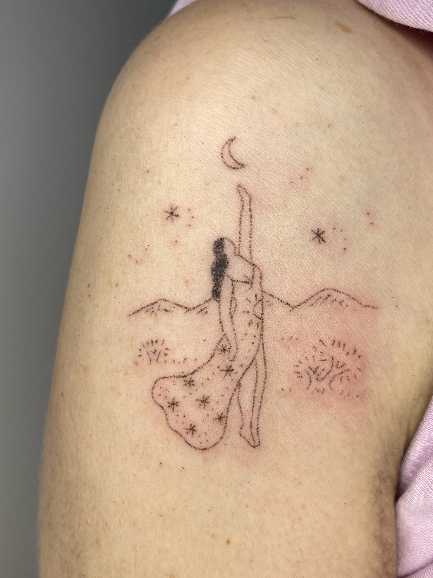 Tattoo by @pokyopokyo — dotwork, minimalist