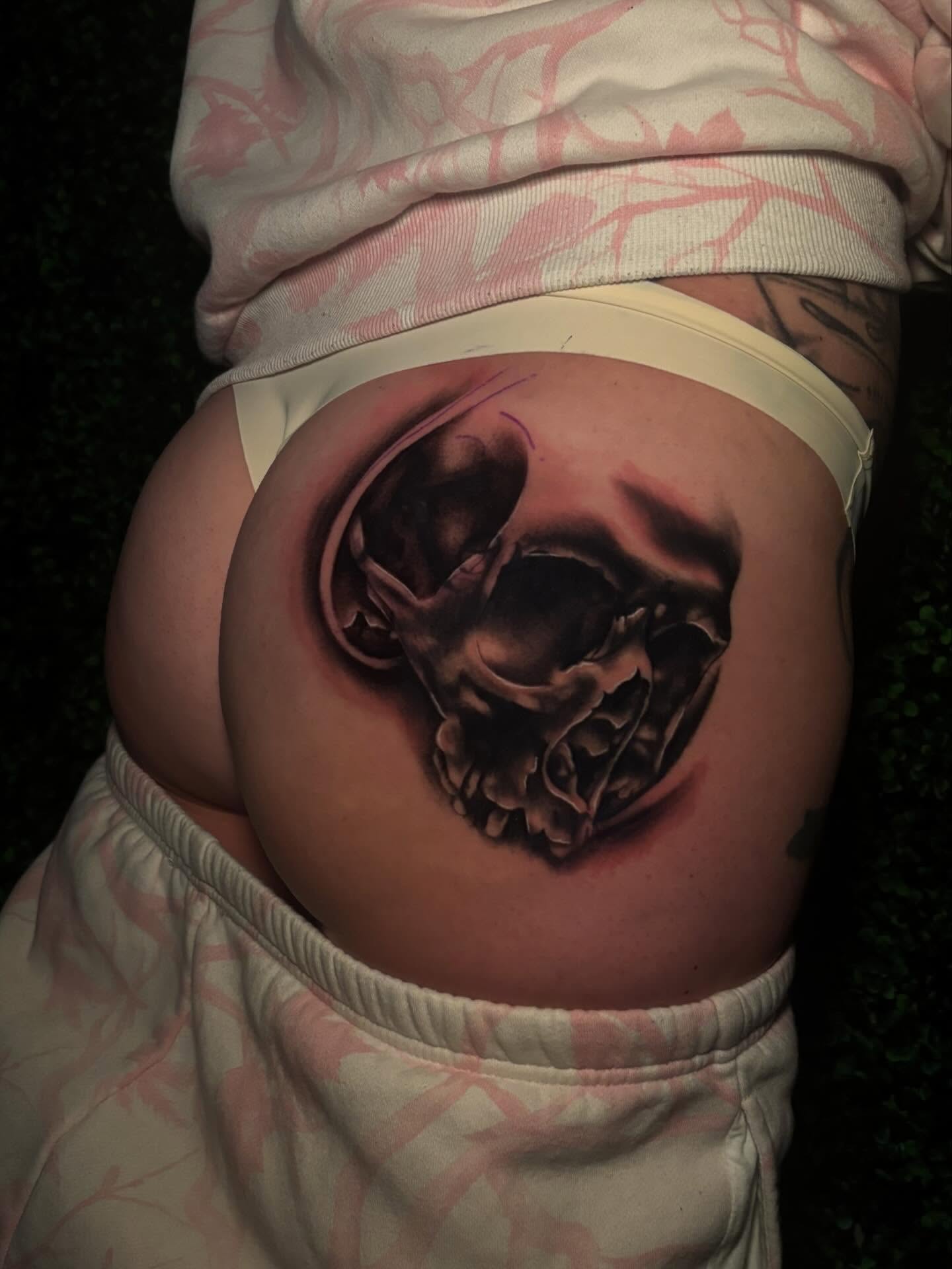 Skull dark realism tattoo on the thigh by Bella Buonopane