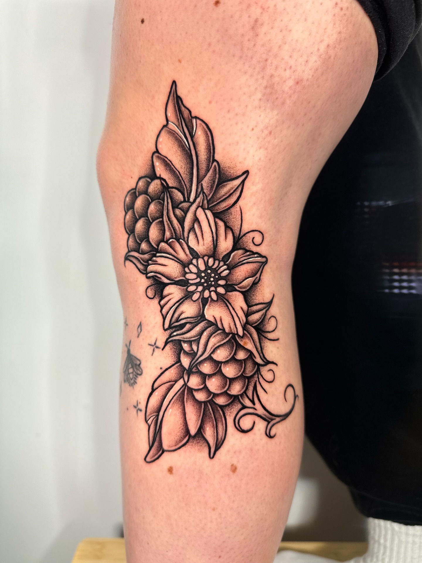 Tattoo by @lunatik_ttt — black_and_grey