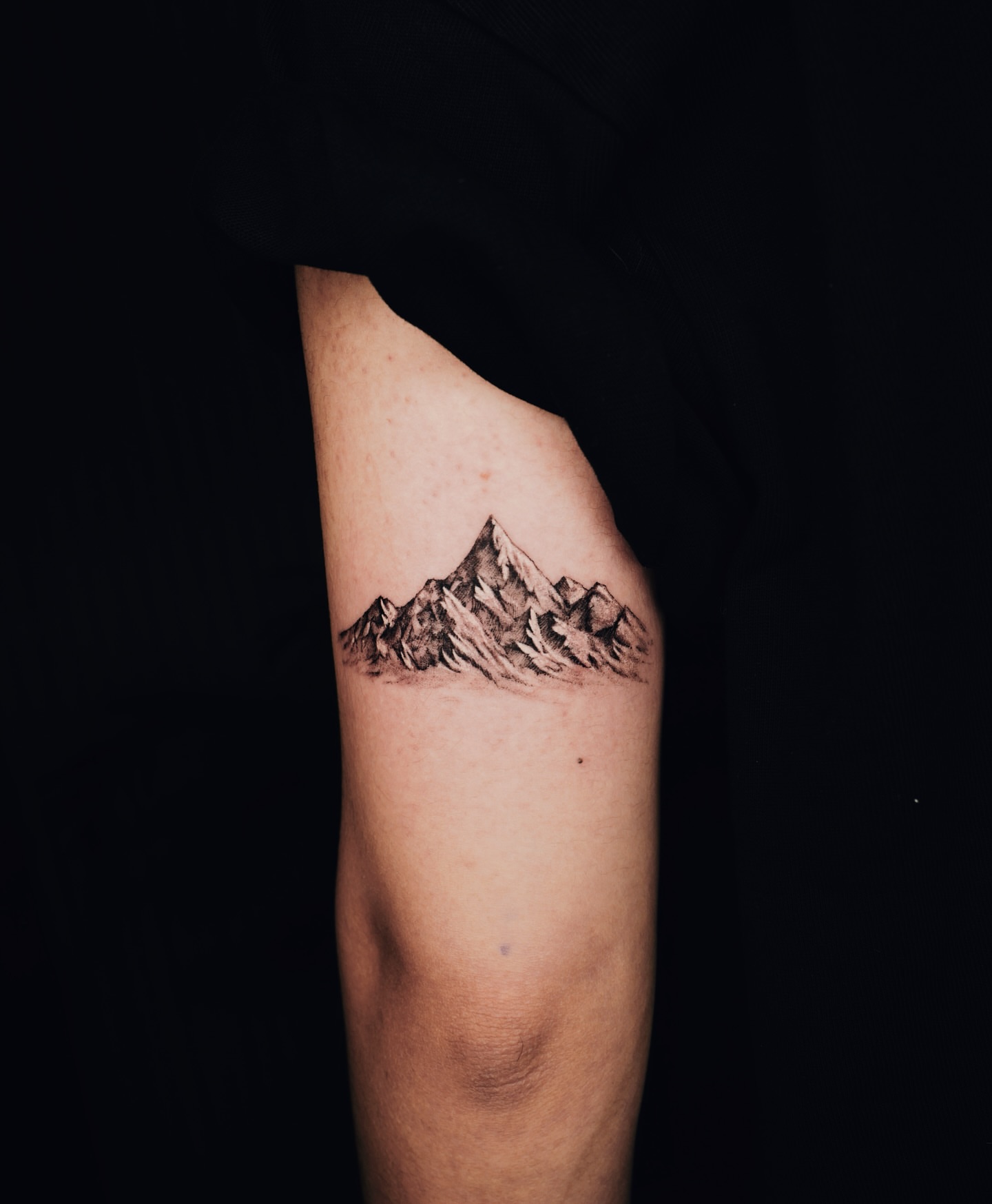 Tattoo by @19_tattooer — black_and_grey
