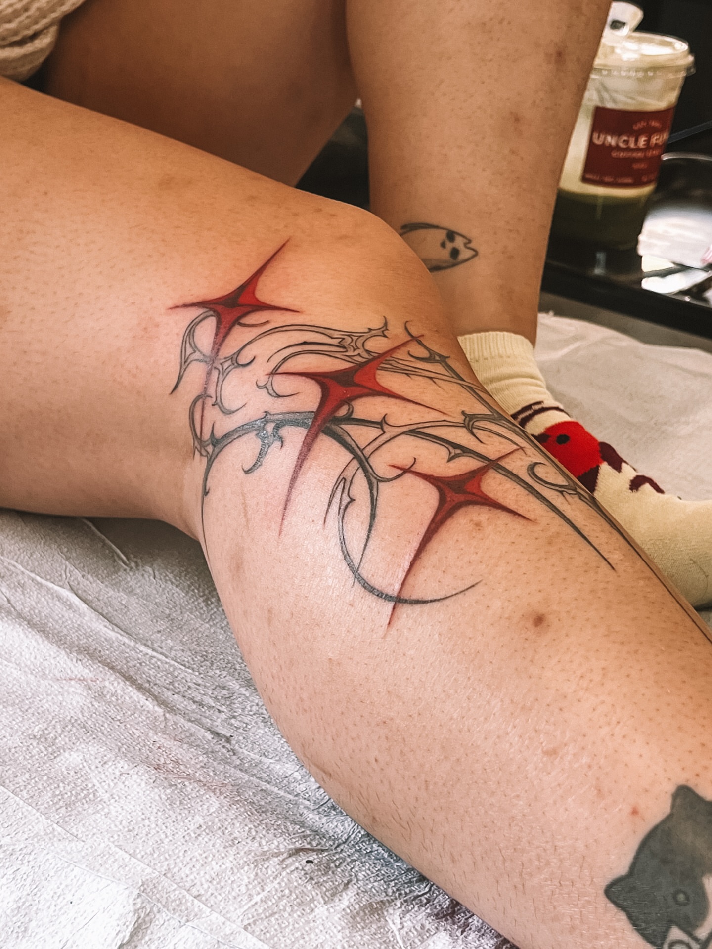 Thorns and vines tribal tattoo on the thigh by sebs phạm, Los Angeles, California