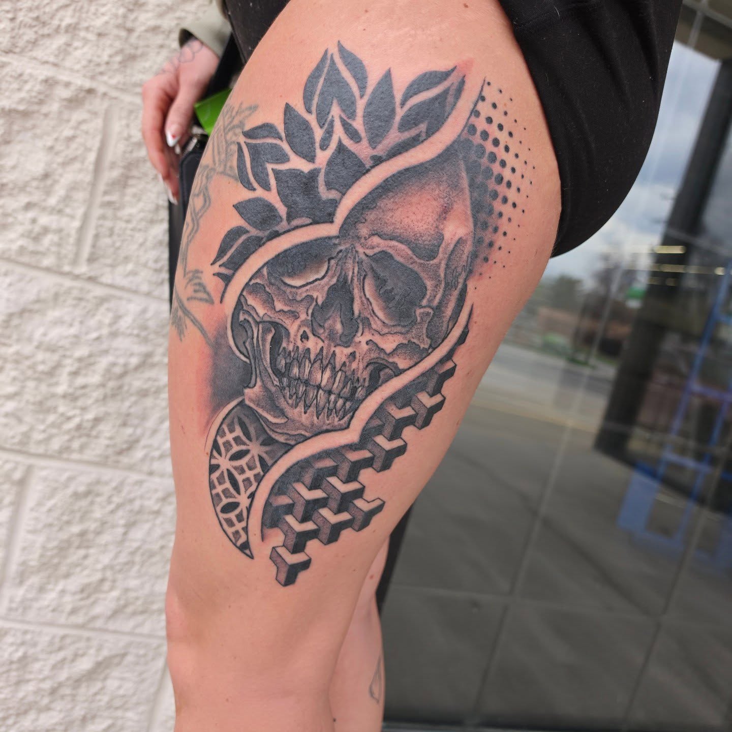 Skull and gear realism tattoo on the thigh by Robert Glover