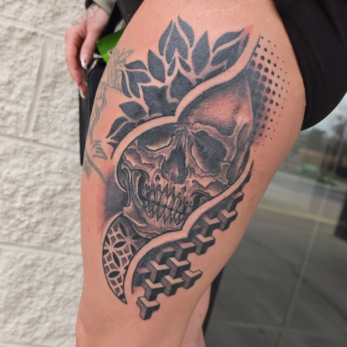 Skull and gear realism tattoo on the thigh by Robert Glover