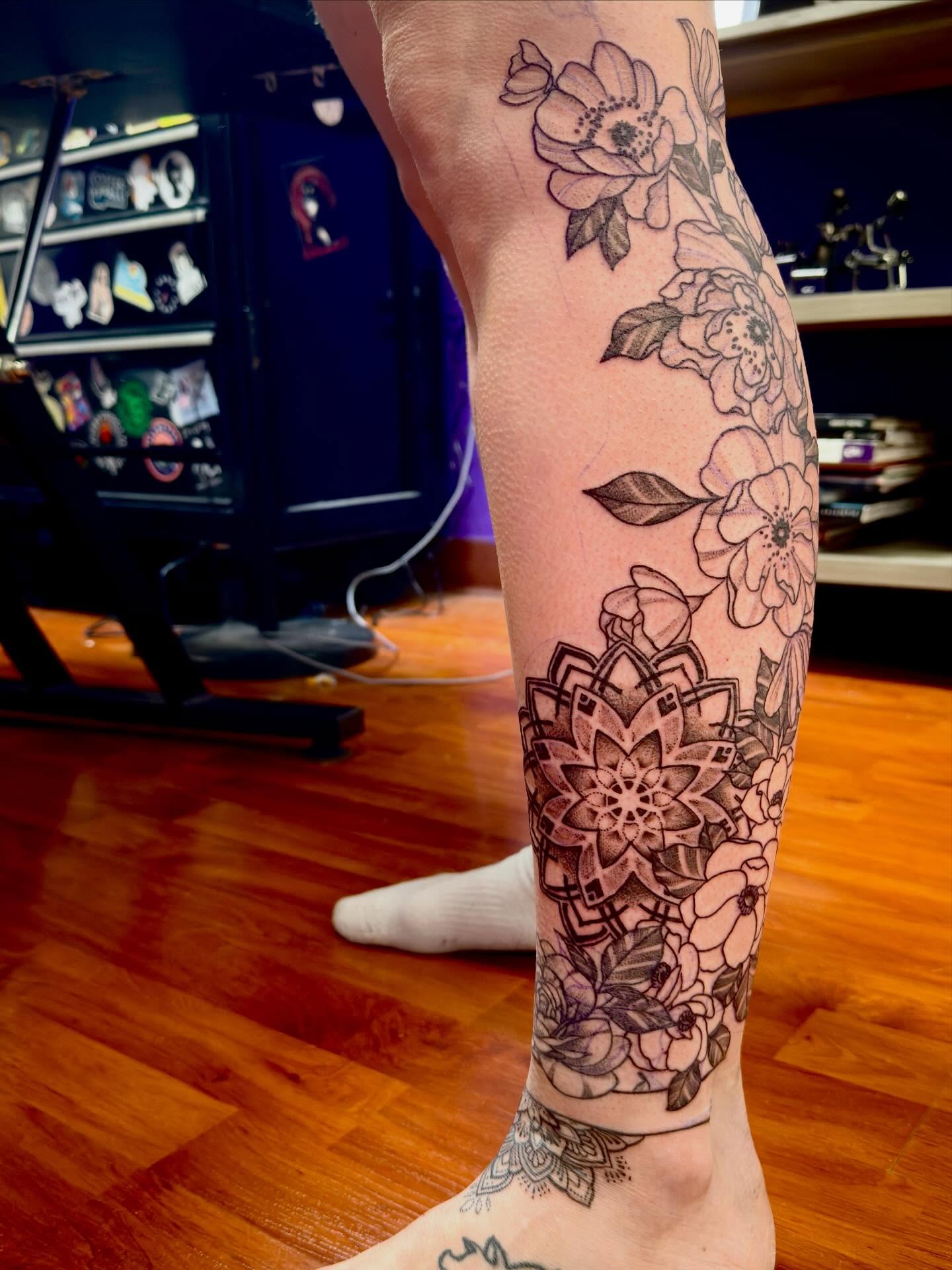 Tattoo by @tosh.pointo.tattoos — black_and_grey, geometric